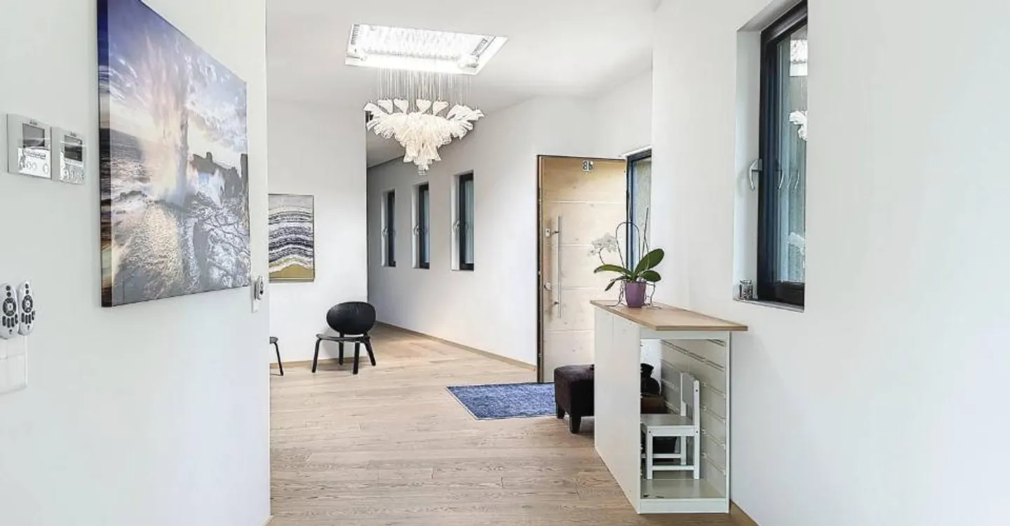 Splendid property located in a prestigious, quiet residential area - Photo 7 of 11