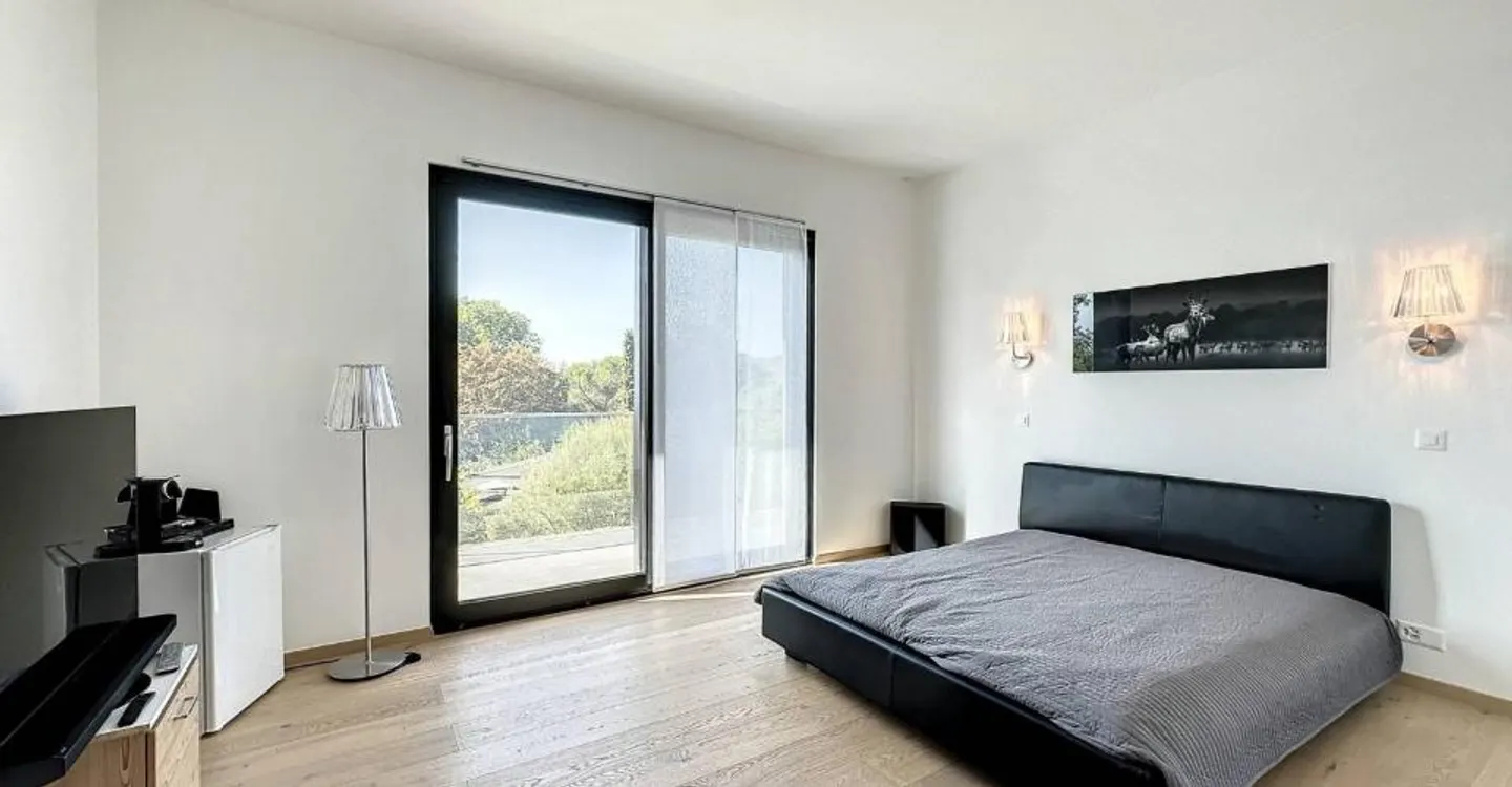 Splendid property located in a prestigious, quiet residential area - Photo 8 of 11