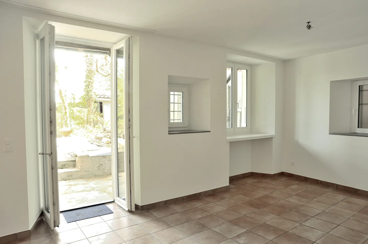 PURA-APARTMENT WITH GARDEN - Photo 5 of 15