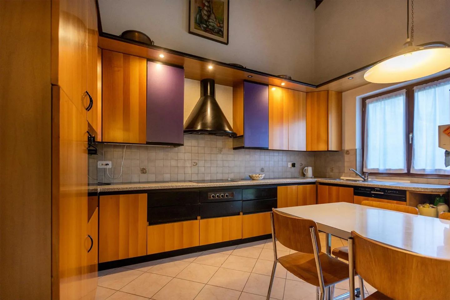 OCCASIONE - AMPIA CASA 7.5 LOCALI IMMERSA NEL VERDE A TRESA - Foto 4 di 9