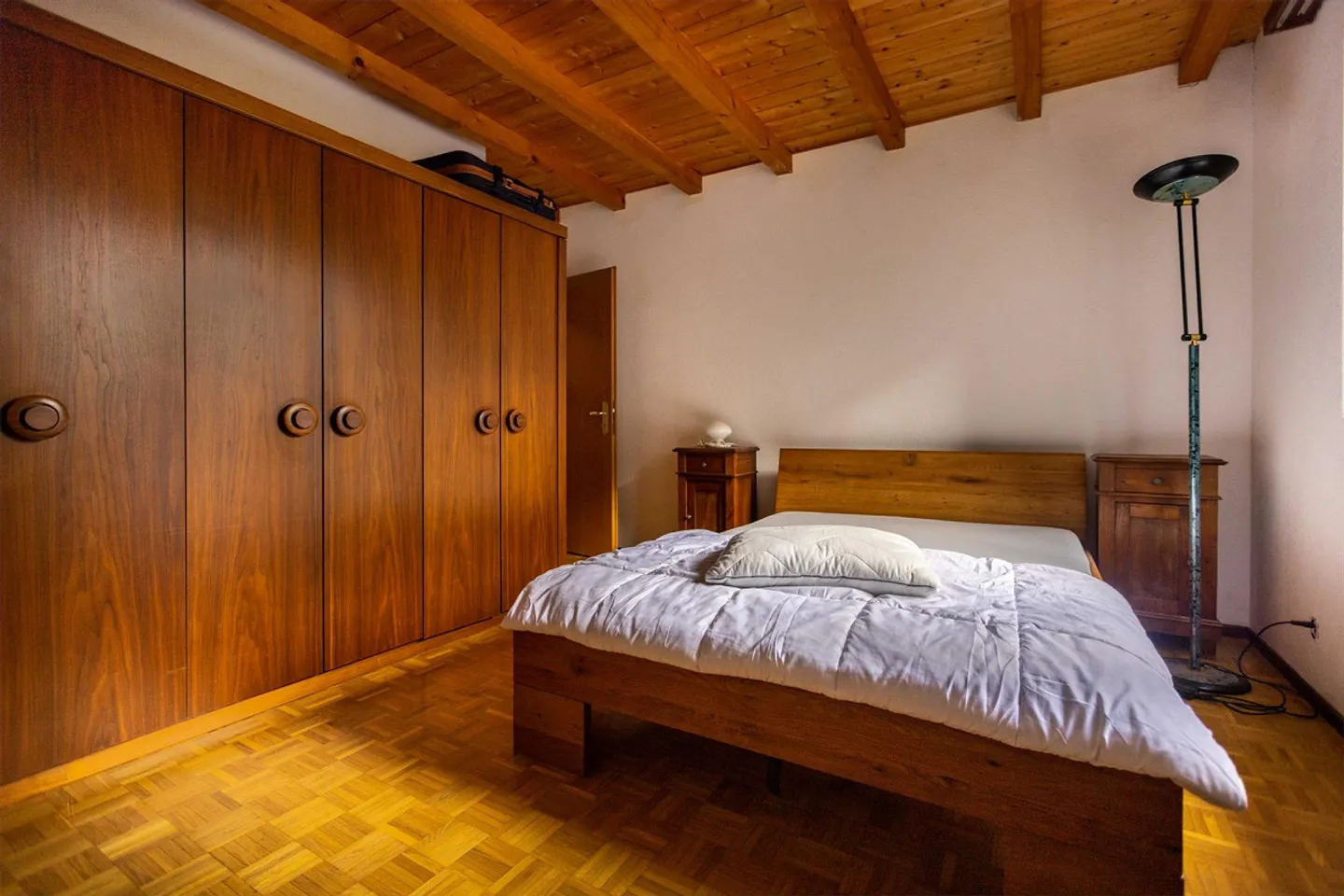 OCCASIONE - AMPIA CASA 7.5 LOCALI IMMERSA NEL VERDE A TRESA - Foto 6 di 9