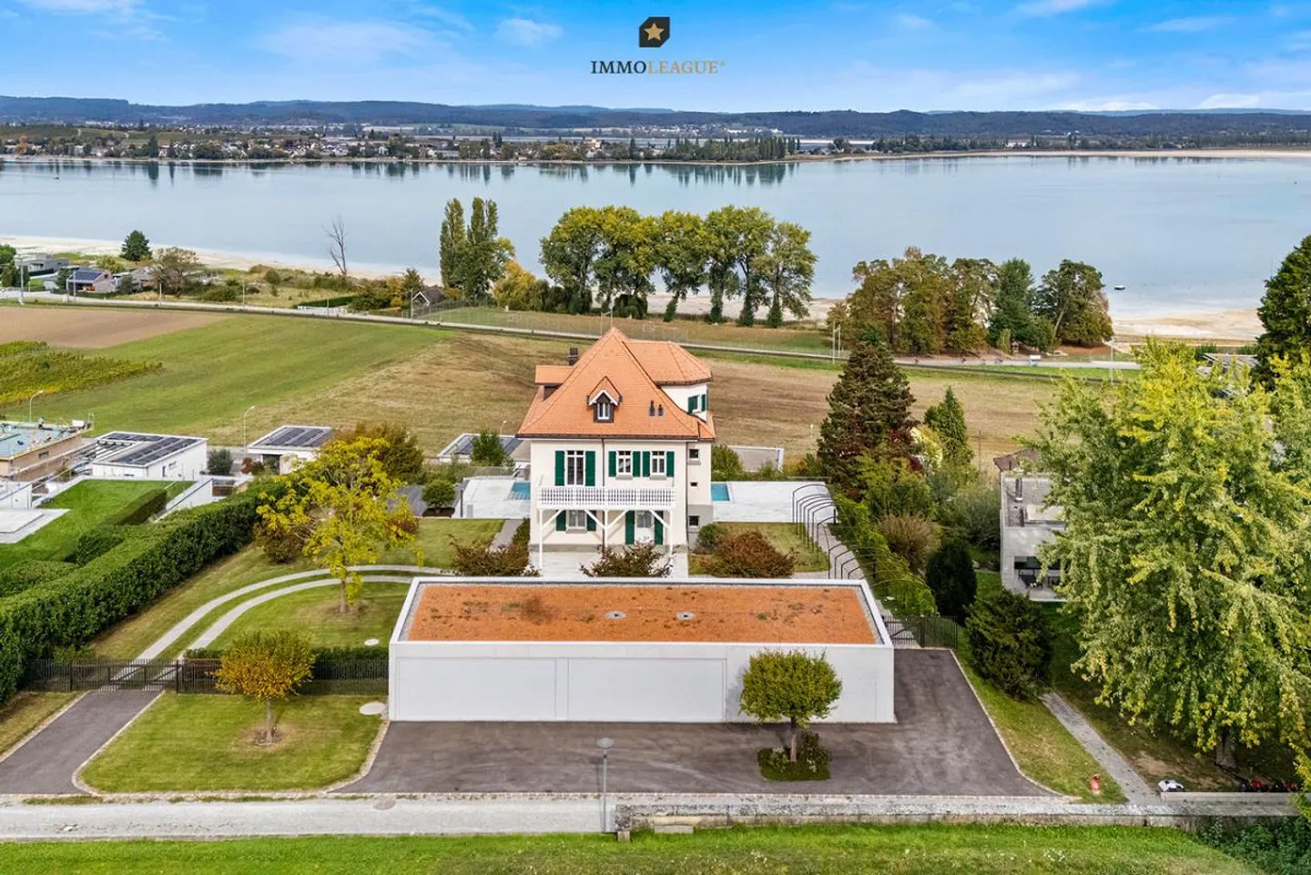 Historische Villa mit Seeblick - Foto 1 von 7