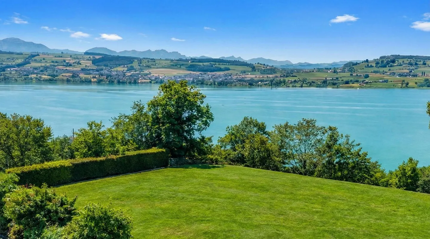 Propriété avec vue sur le lac sans restriction et potentiel de développement - Photo 2 sur 7