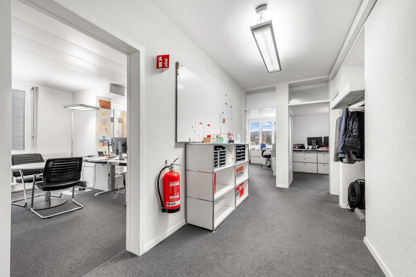 Centrally located - bright and flexible office spaces in Wohlen - 3 months rent-free - Photo 5 of 6