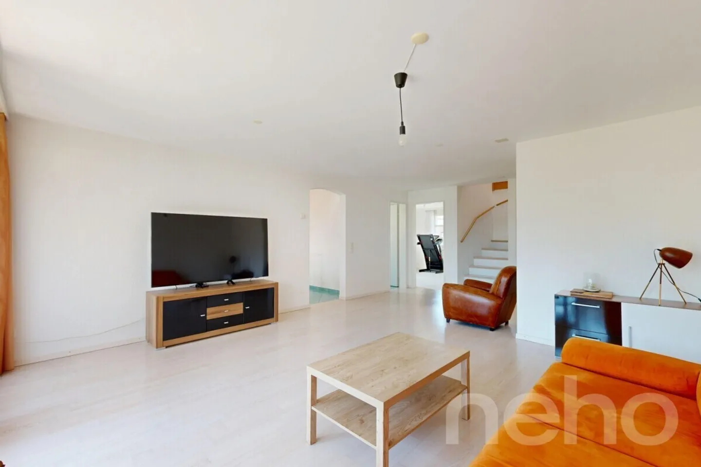 Appartement en duplex attrayant dans un immeuble bien entretenu de trois parties - Photo 1 sur 12
