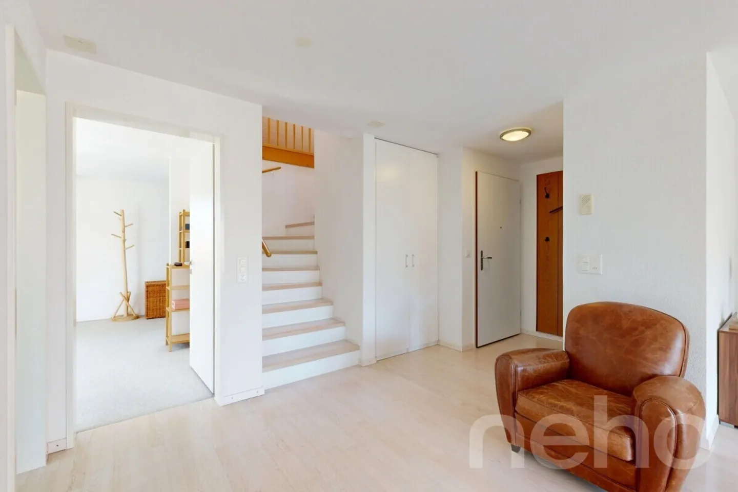 Appartement en duplex attrayant dans un immeuble bien entretenu de trois parties - Photo 2 sur 12