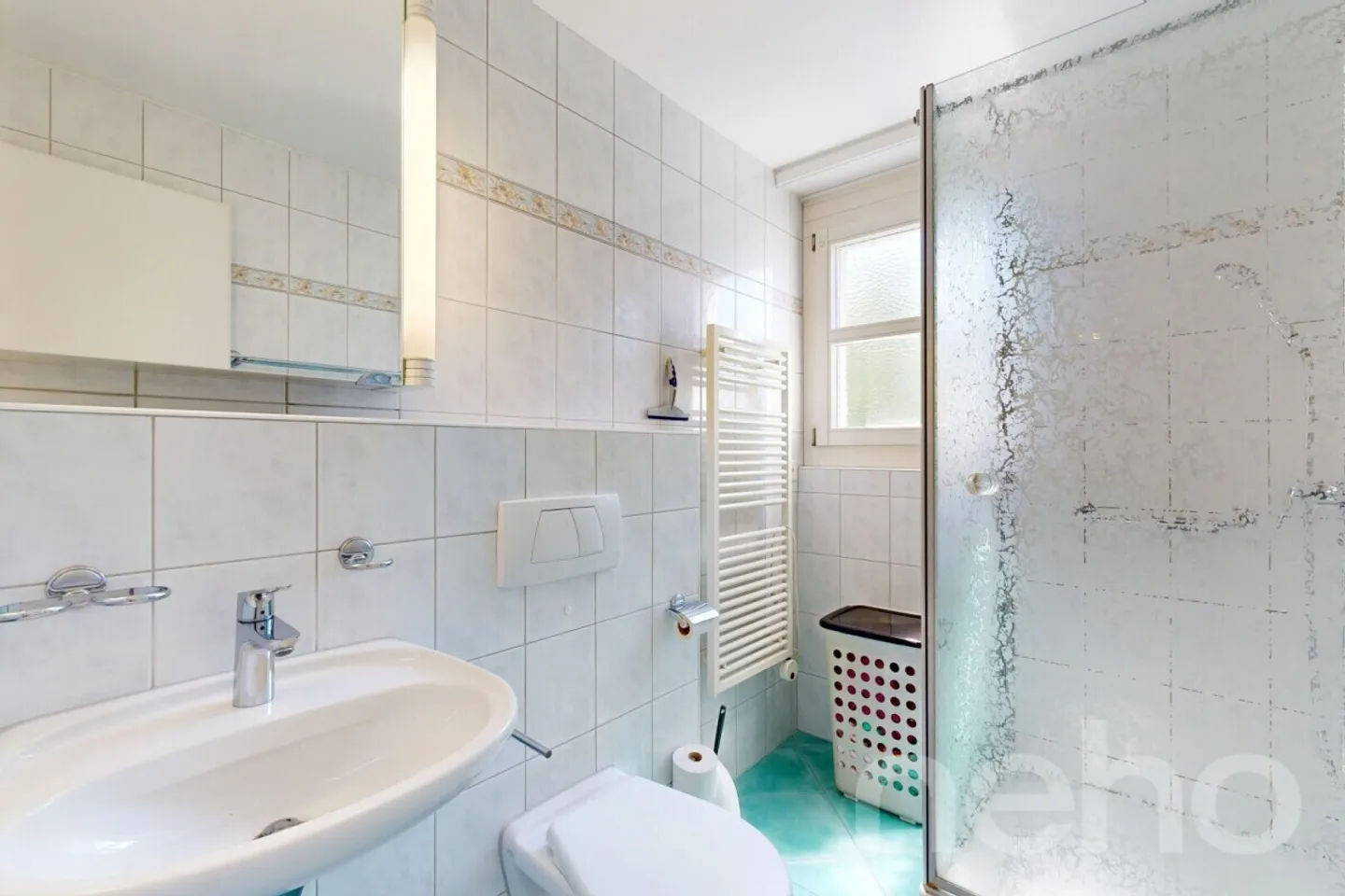 Appartement en duplex attrayant dans un immeuble bien entretenu de trois parties - Photo 9 sur 12