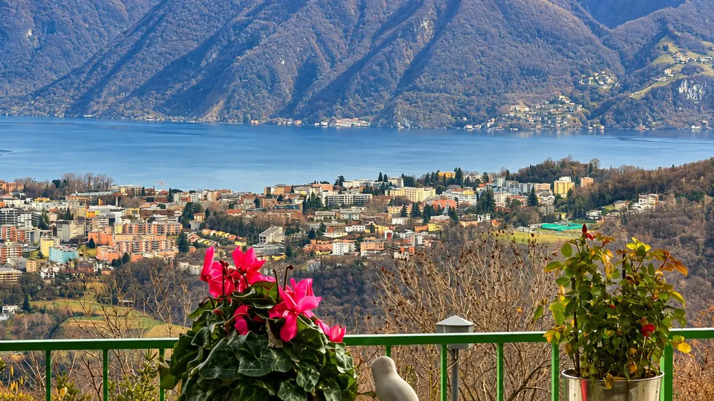 Villa d’Autore: Blick auf den Golf von Lugano und Agno. Hoch energetischer Standort - Foto 8 von 30