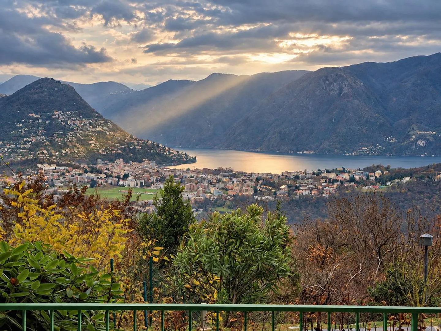 Villa d’Autore: Blick auf den Golf von Lugano und Agno. Hoch energetischer Standort - Foto 9 von 30