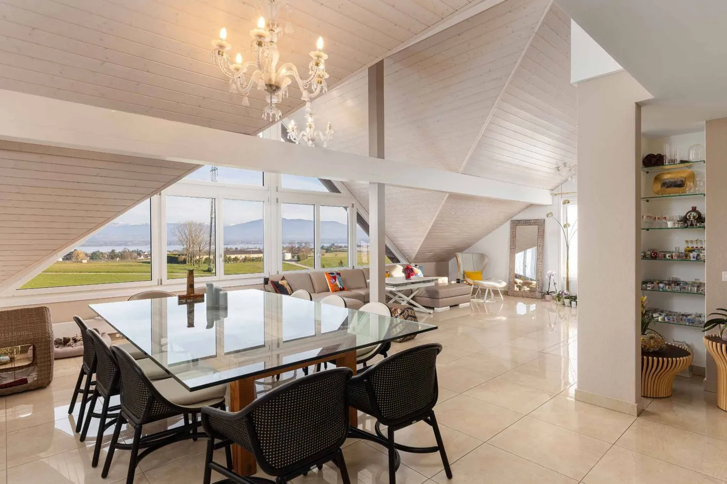 Magnifica proprietà con vista mozzafiato sul lago - Foto 1 di 12