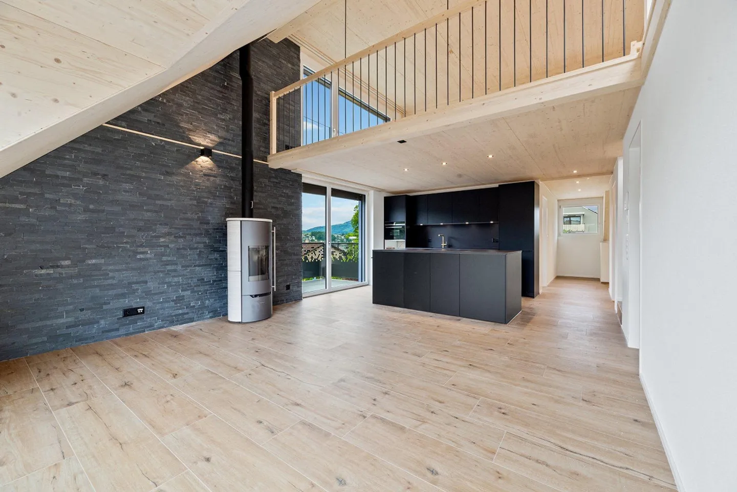 Neuwertige Attikawohnung – mit Galerie - Foto 1 von 7