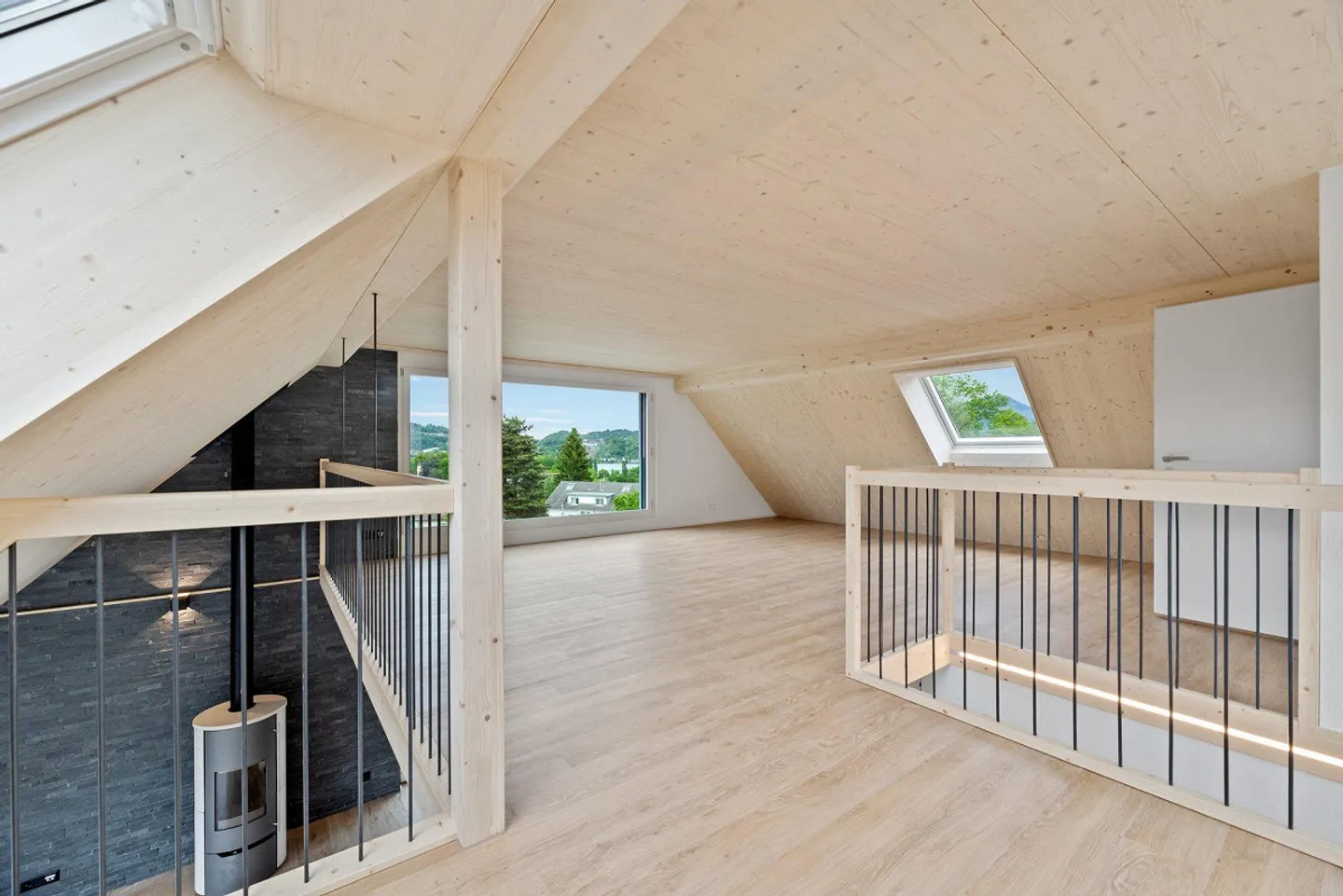 Neuwertige Attikawohnung – mit Galerie - Foto 2 von 7