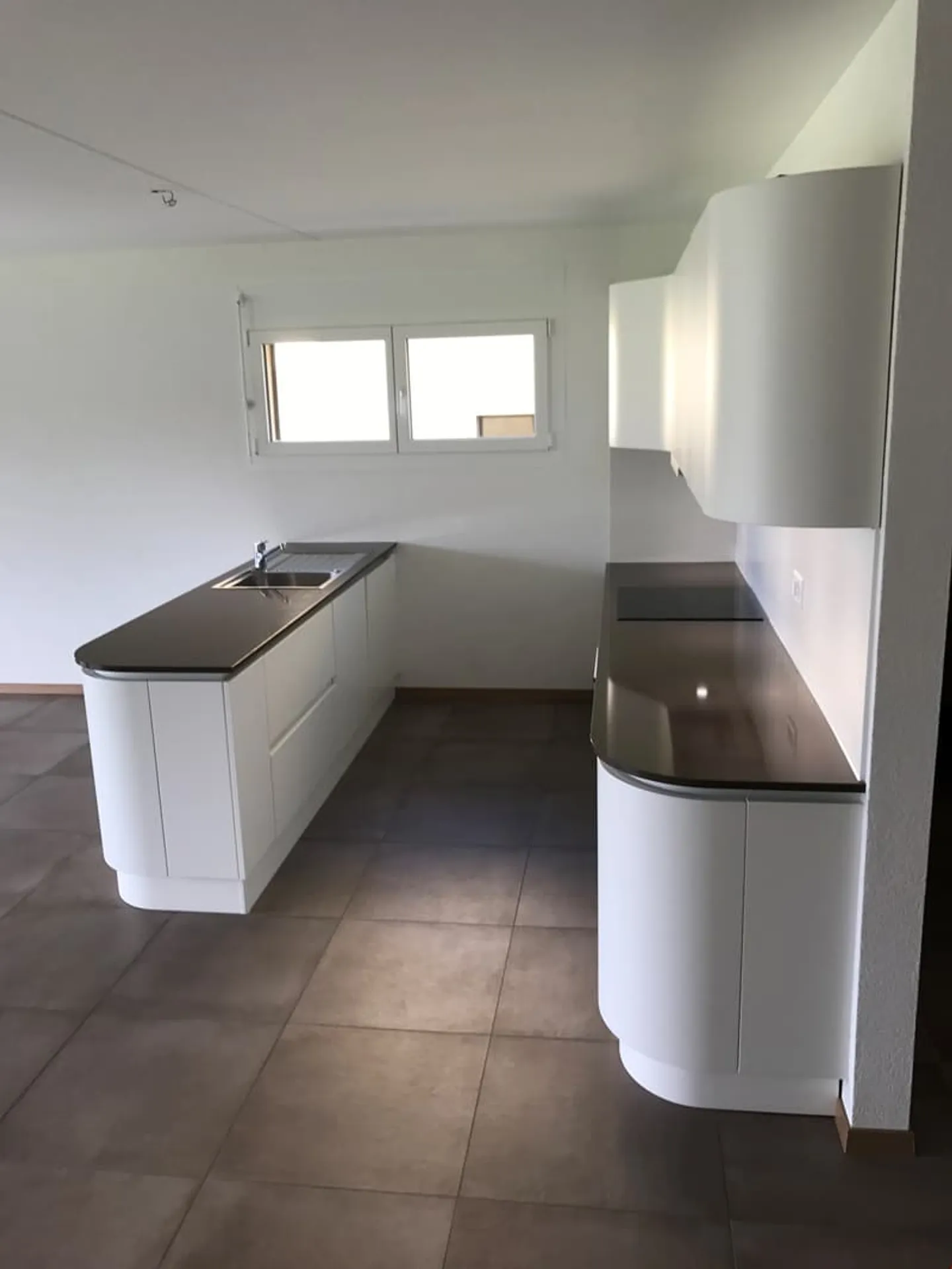 Appartement spacieux avec terrasse - Photo 2 sur 7