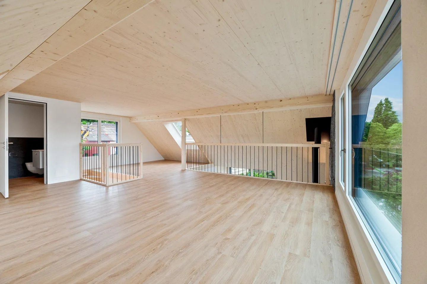 Neuwertige Attikawohnung – mit Galerie - Foto 3 von 7