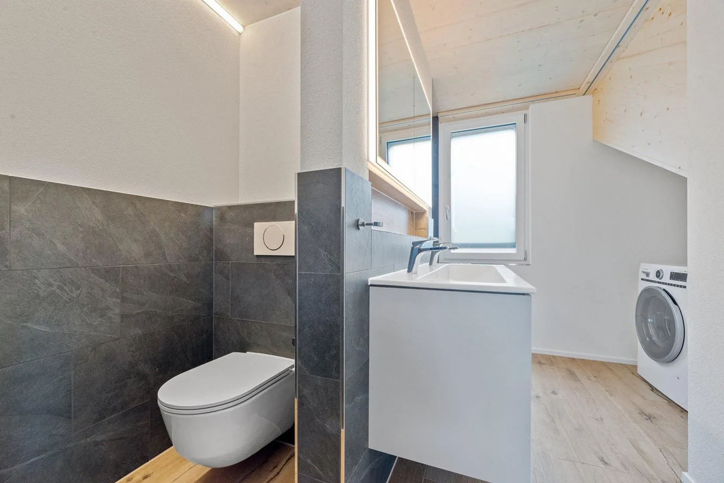 Neuwertige Attikawohnung – mit Galerie - Foto 4 von 7