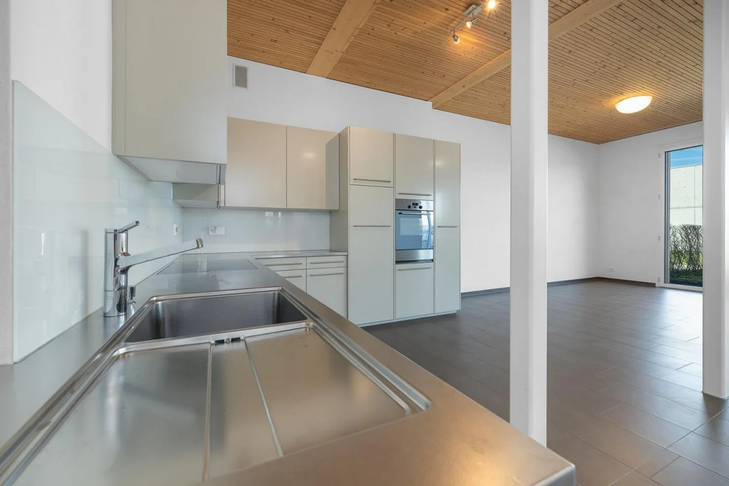 Living close to nature - Photo 3 of 10