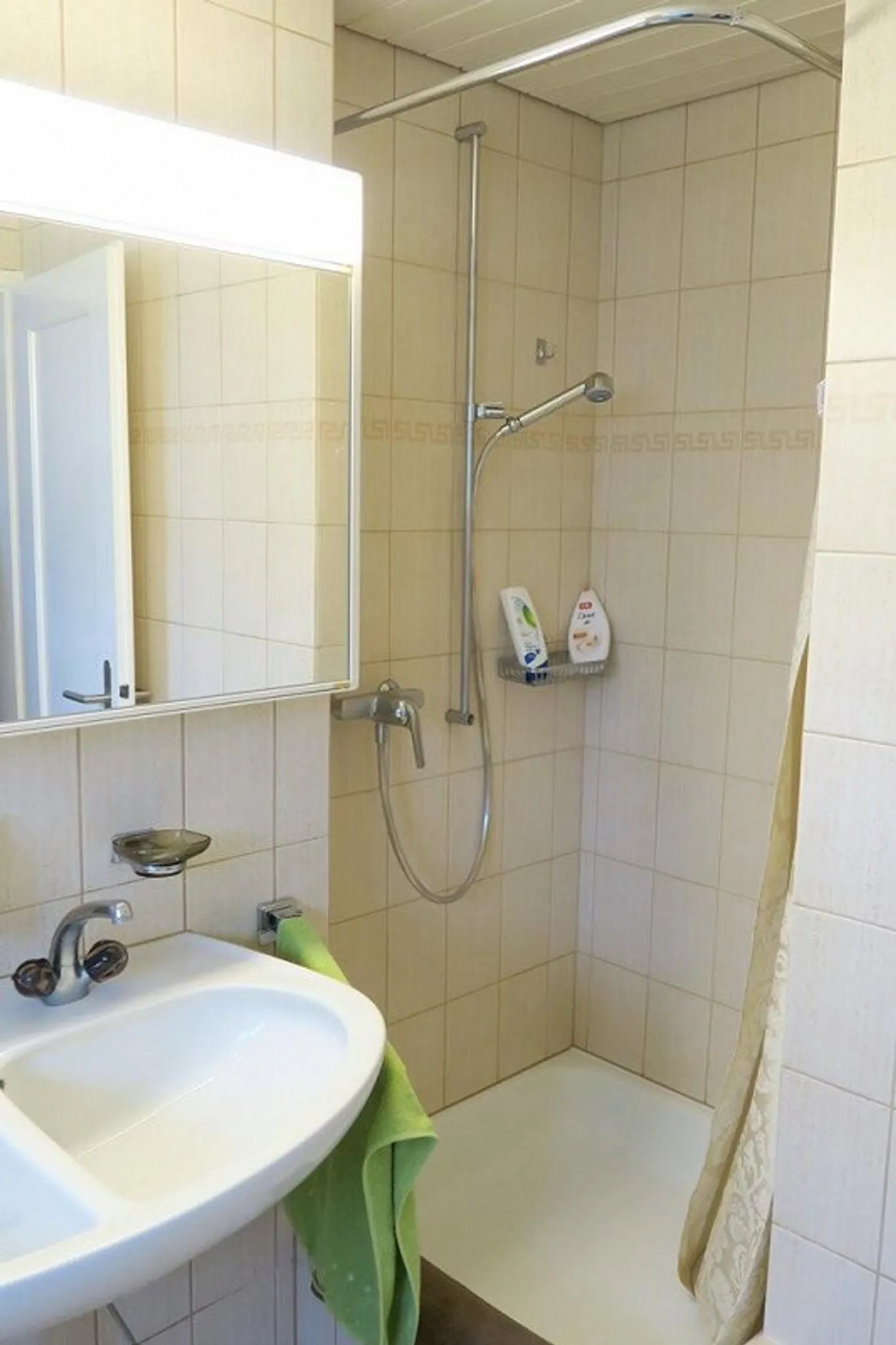 Top-Wohnlage mit Gartensitzplatz - Foto 5 von 10