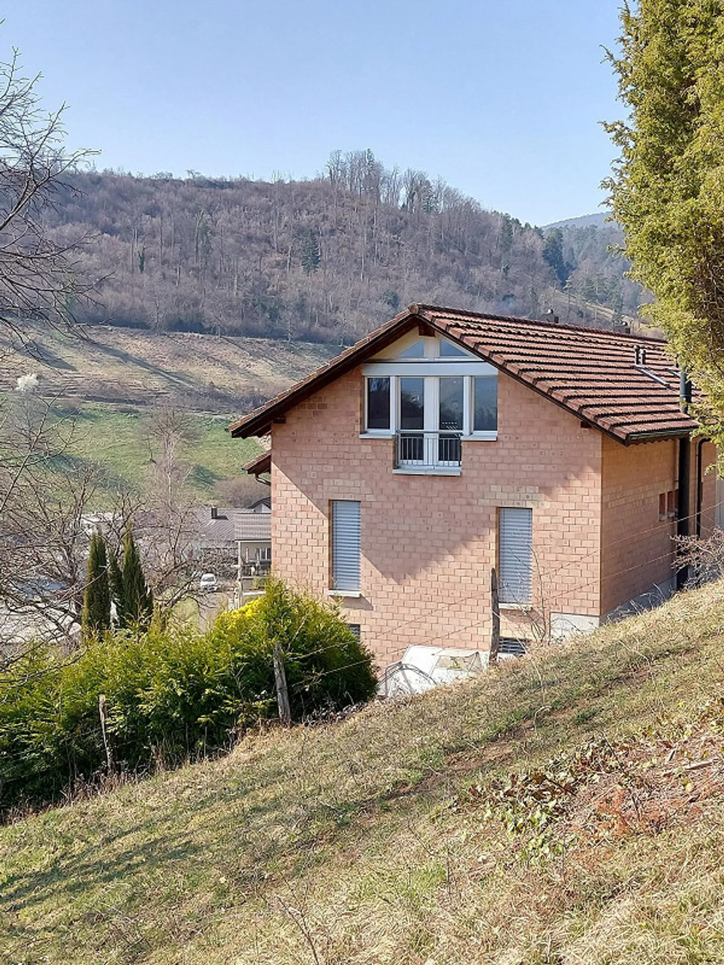 Ampio appartamento di 1,5 stanze in posizione soleggiata con vista - Foto 2 di 17
