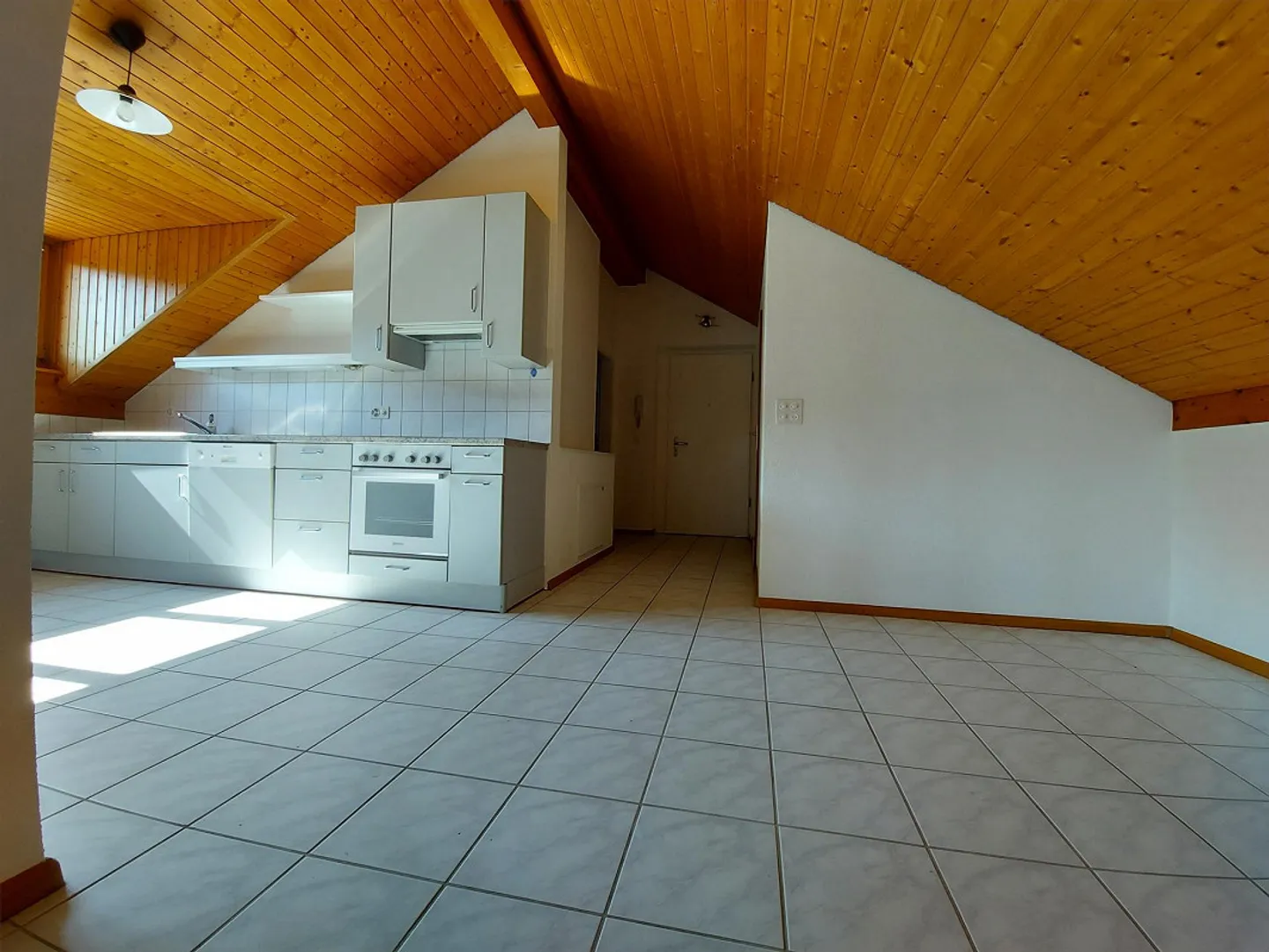 Ampio appartamento di 1,5 stanze in posizione soleggiata con vista - Foto 4 di 17