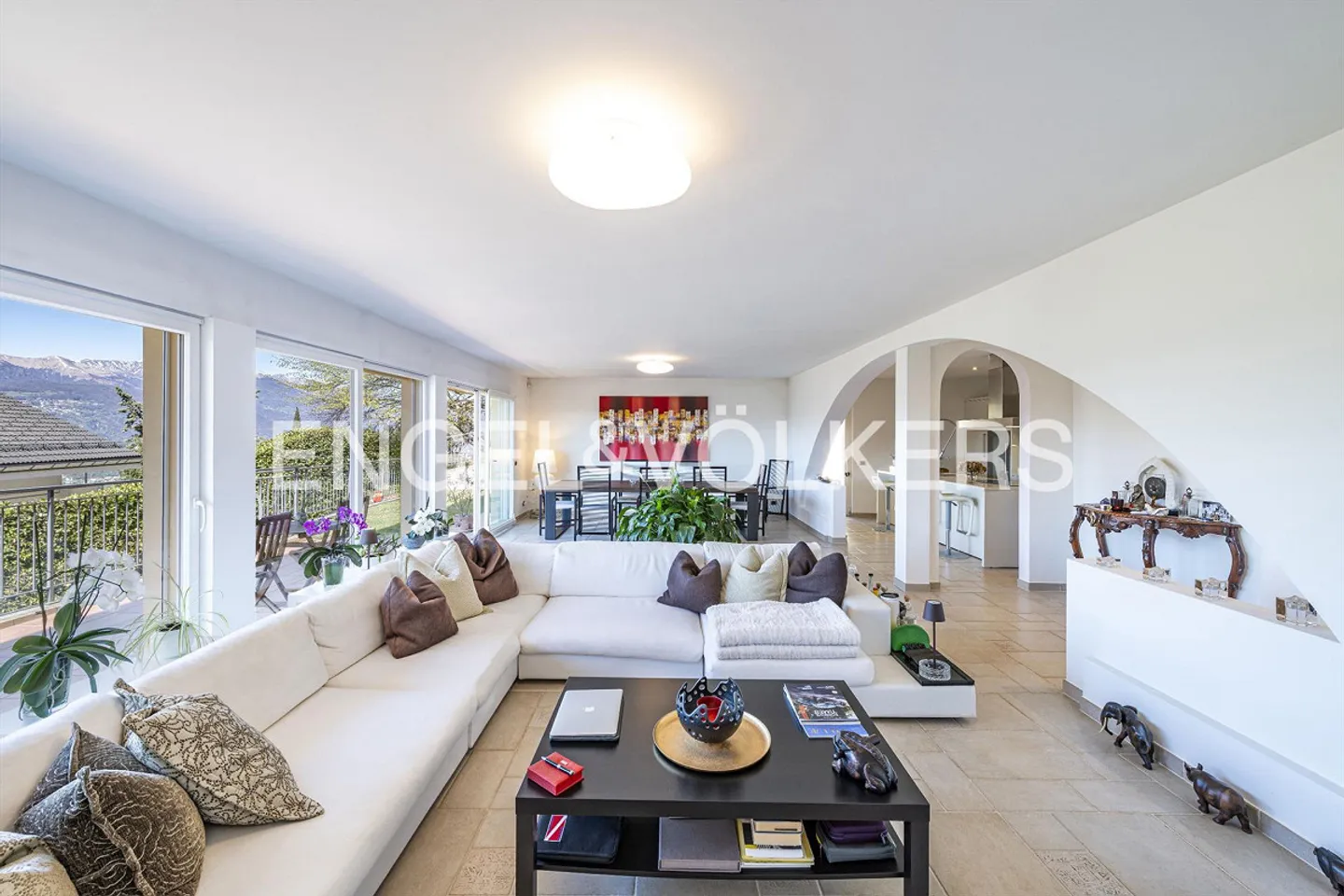Villa with open view in residential area - Photo 2 of 13