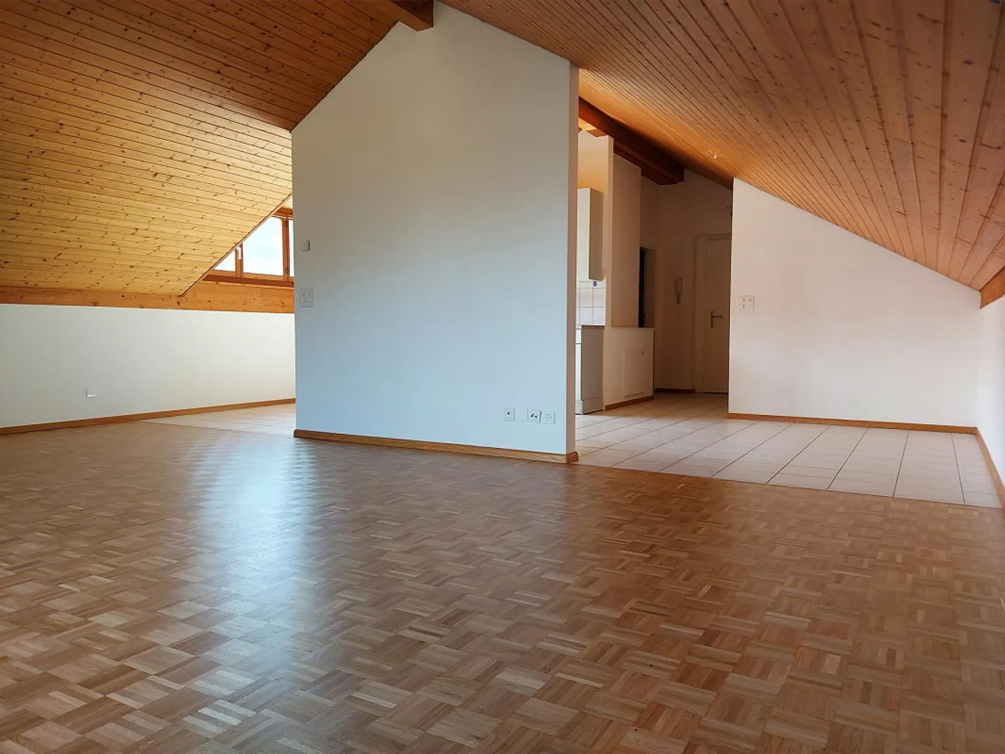 Ampio appartamento di 1,5 stanze in posizione soleggiata con vista - Foto 8 di 17