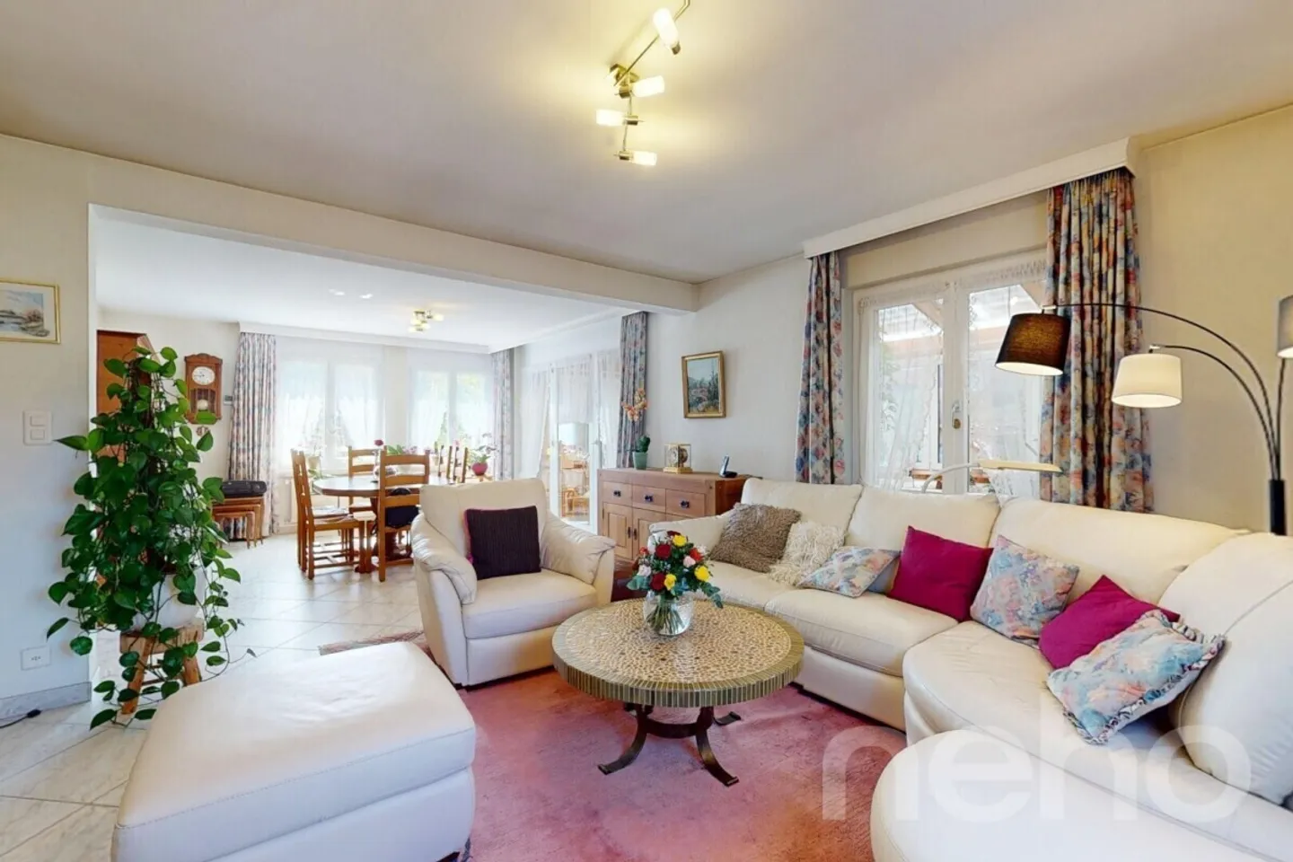 Geräumige Villa mit großem Potenzial und separater Wohnung - Foto 1 von 12