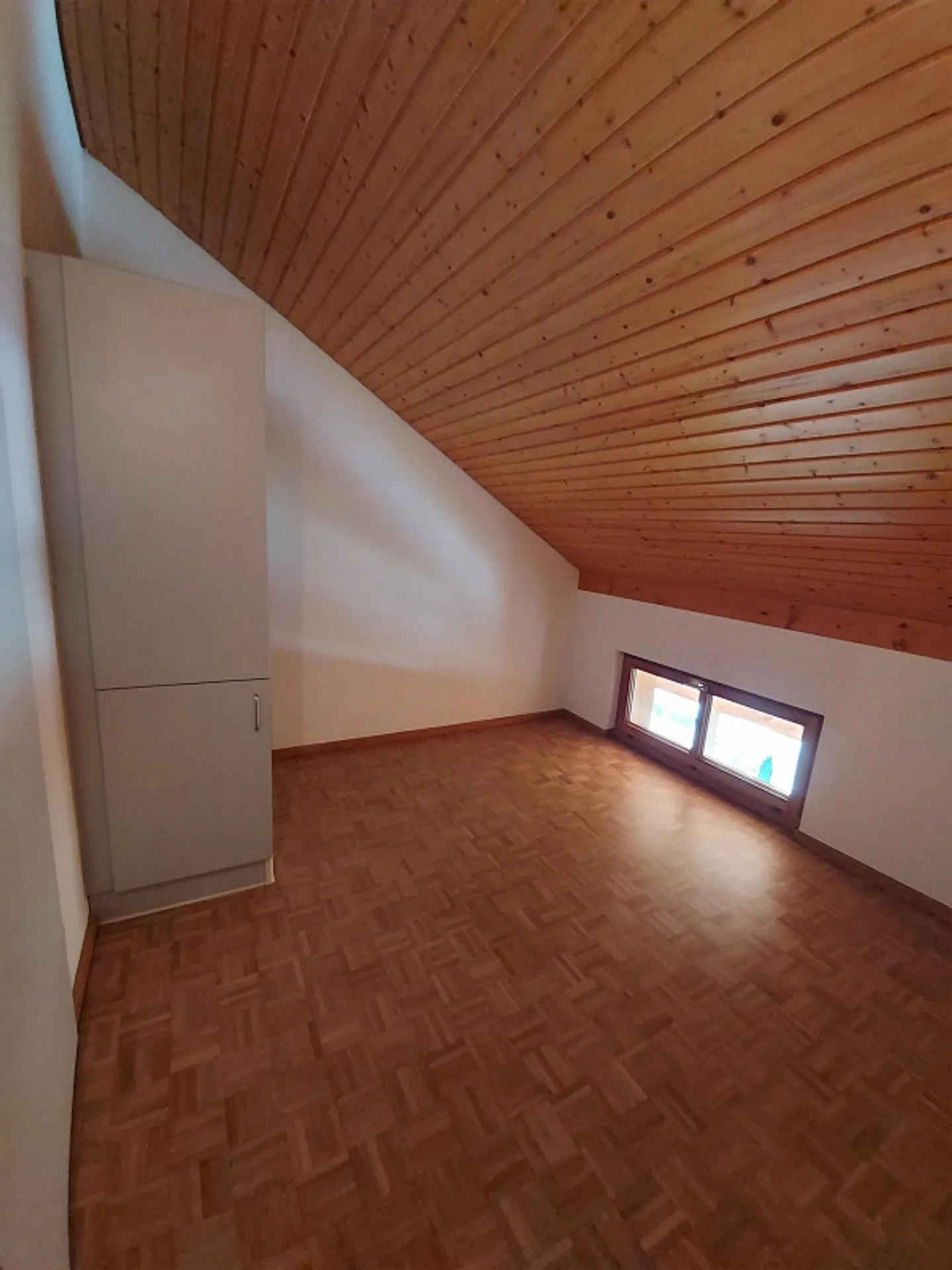 Ampio appartamento di 1,5 stanze in posizione soleggiata con vista - Foto 15 di 17