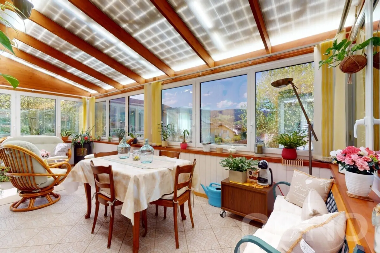 Geräumige Villa mit großem Potenzial und separater Wohnung - Foto 5 von 12