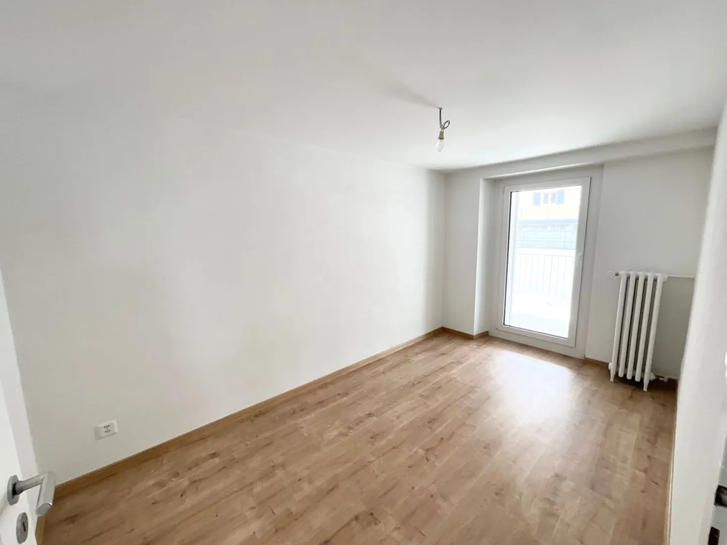 Apartment with 3 Rooms and Private Terrace Renovated - Photo 4 of 8