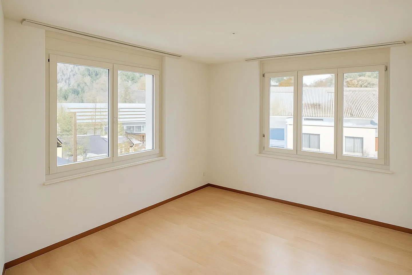 Helle, ruhige, 2½-Zi.-Wohnung, sonniger Balkon & Loggia, zentrale Lage - Foto 2 von 10