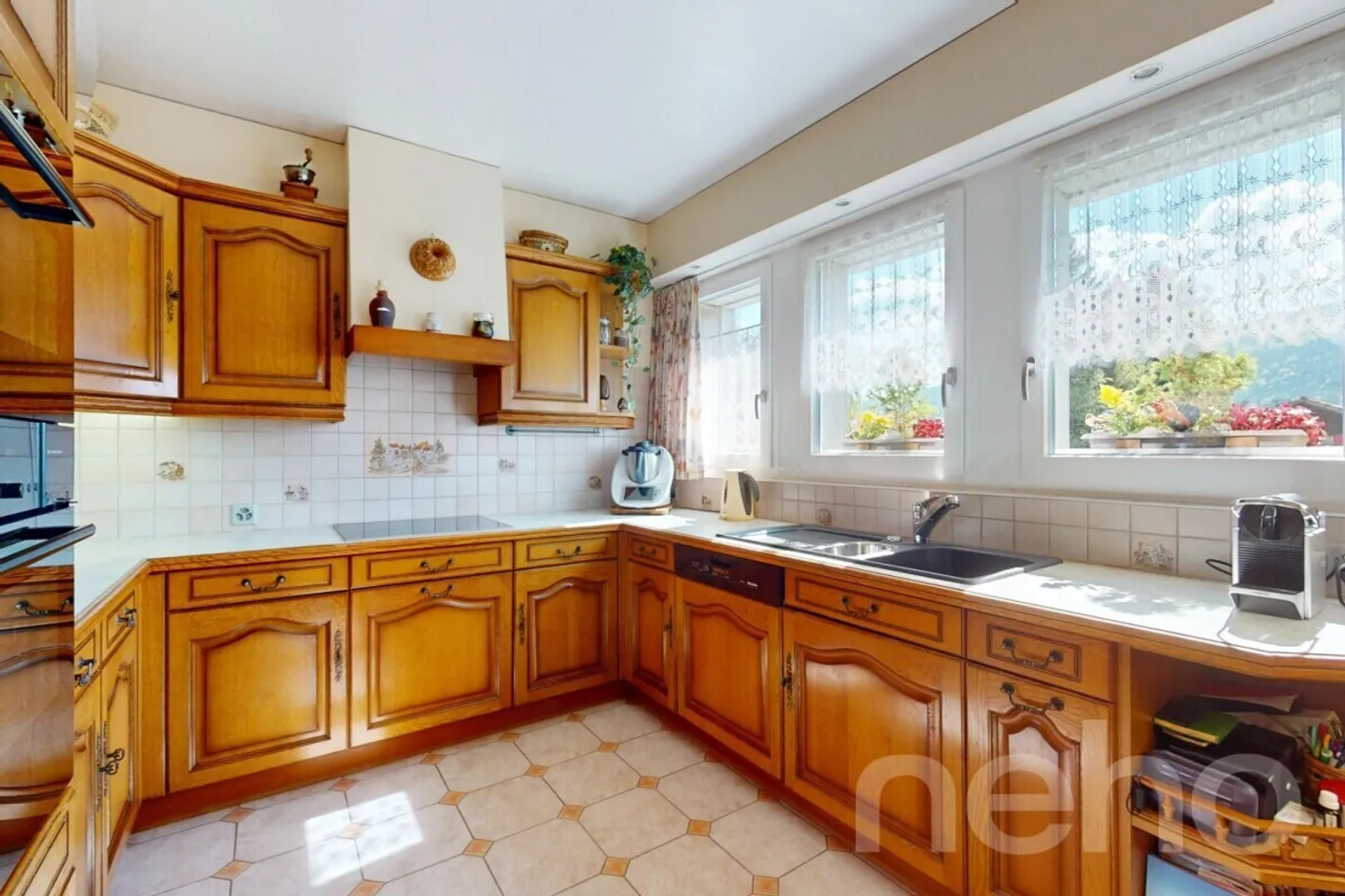 Geräumige Villa mit großem Potenzial und separater Wohnung - Foto 8 von 12