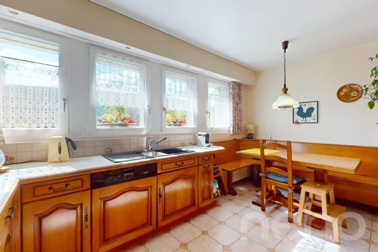 Geräumige Villa mit großem Potenzial und separater Wohnung - Foto 9 von 12