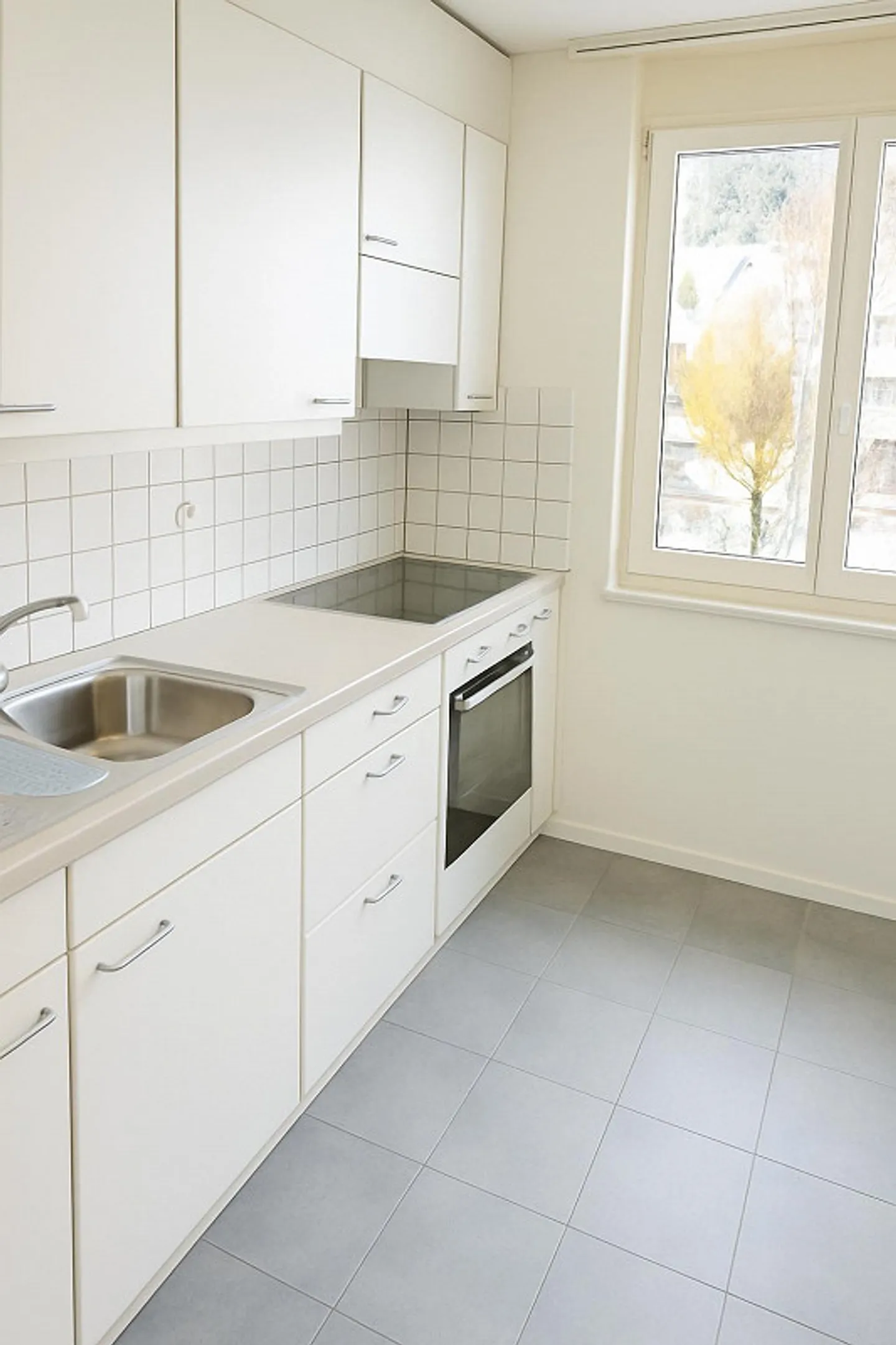 Helle, ruhige, 2½-Zi.-Wohnung, sonniger Balkon & Loggia, zentrale Lage - Foto 4 von 10