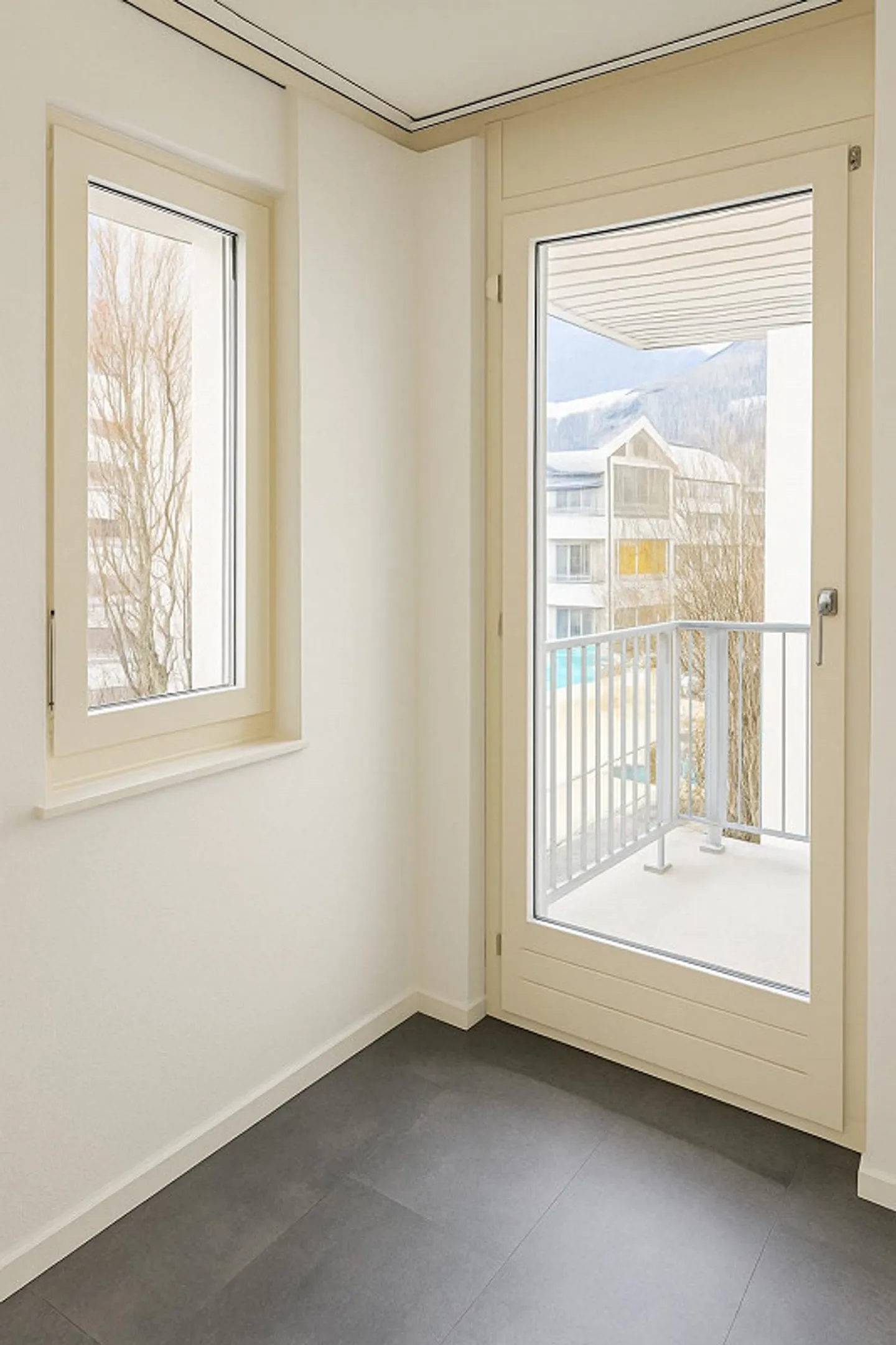 Helle, ruhige, 2½-Zi.-Wohnung, sonniger Balkon & Loggia, zentrale Lage - Foto 5 von 10