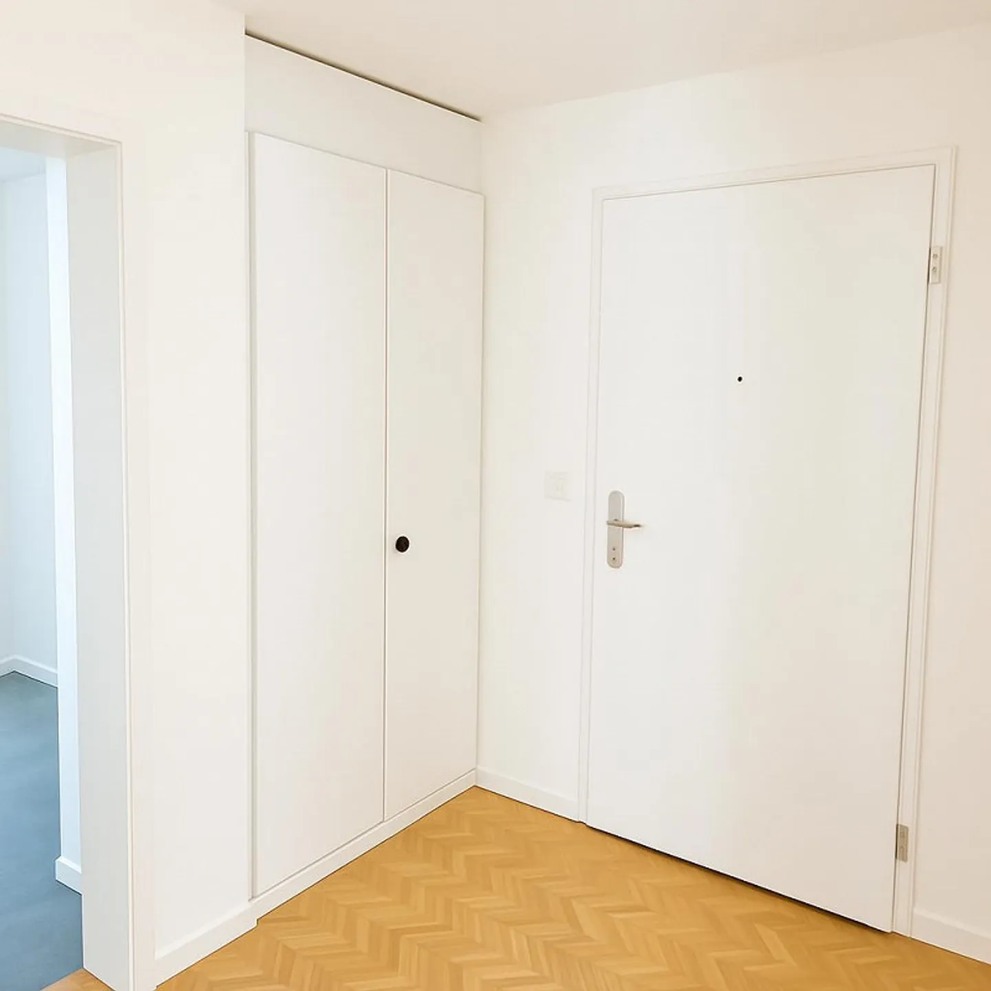 Helle, ruhige, 2½-Zi.-Wohnung, sonniger Balkon & Loggia, zentrale Lage - Foto 6 von 10