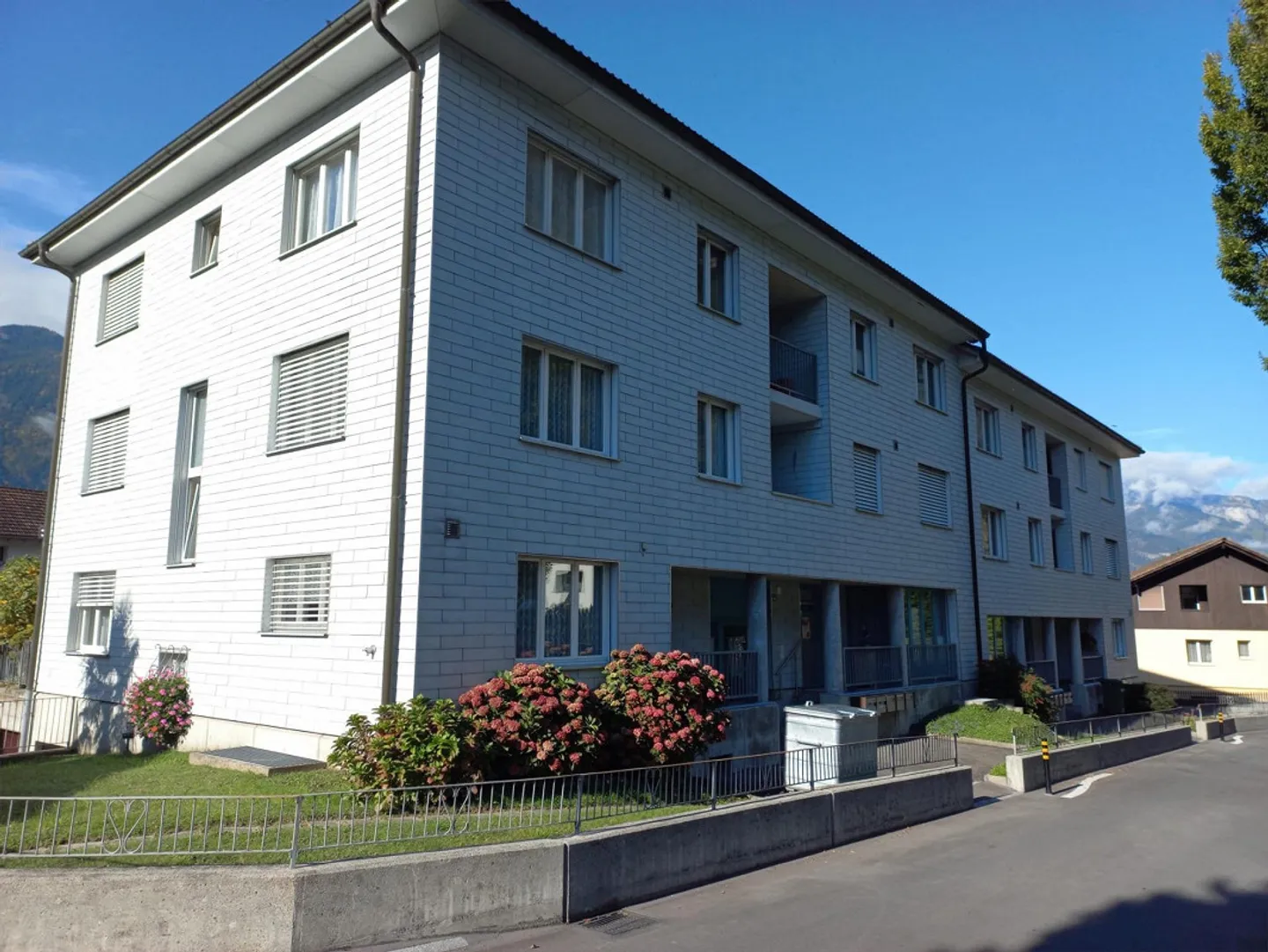 Helle, ruhige, 2½-Zi.-Wohnung, sonniger Balkon & Loggia, zentrale Lage - Foto 9 von 10