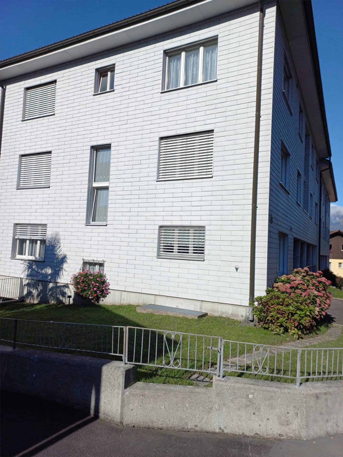 Helle, ruhige, 2½-Zi.-Wohnung, sonniger Balkon & Loggia, zentrale Lage - Foto 10 von 10