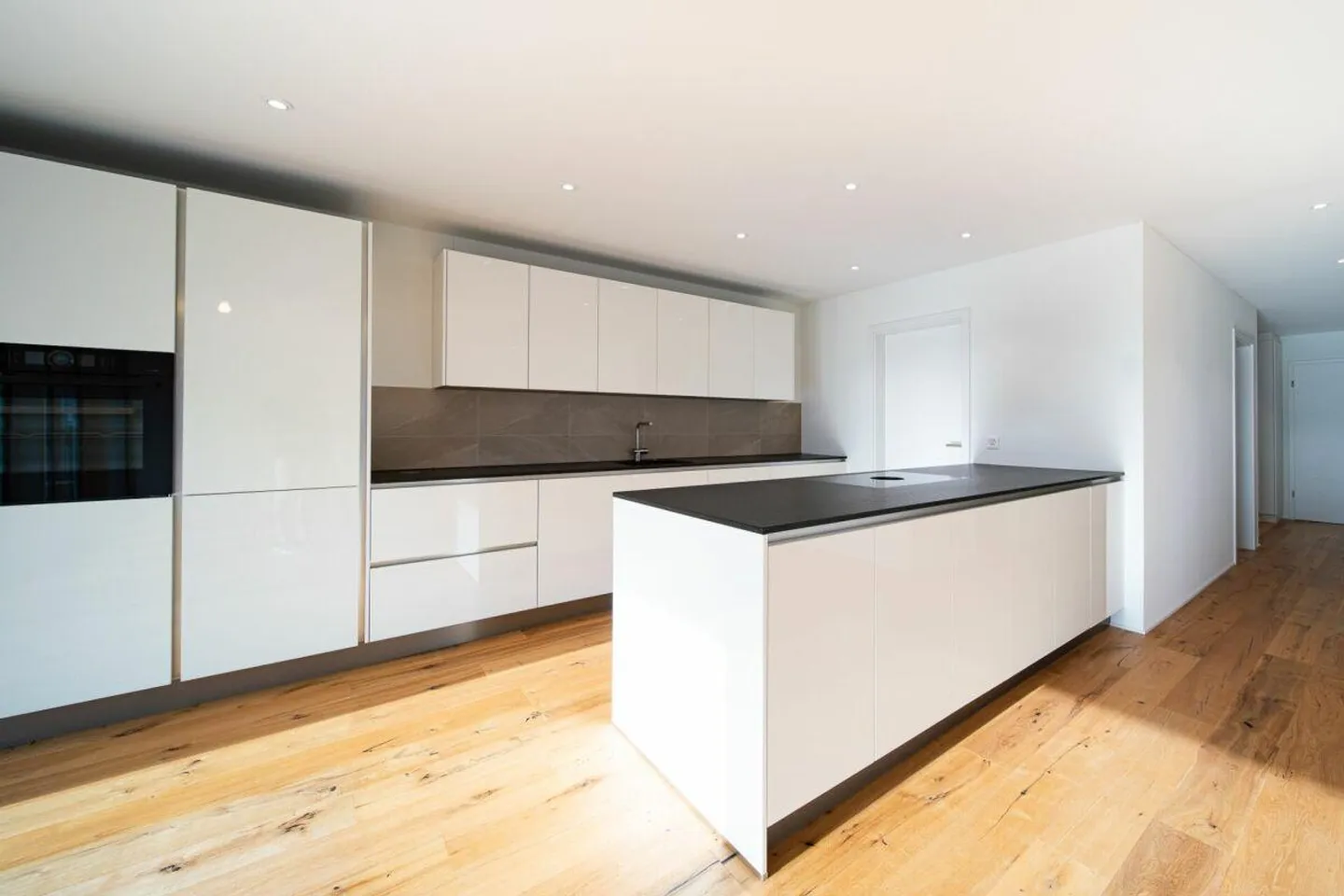 Appartamento al piano terra 3,5 locali con vista sul Reno - Foto 2 di 15