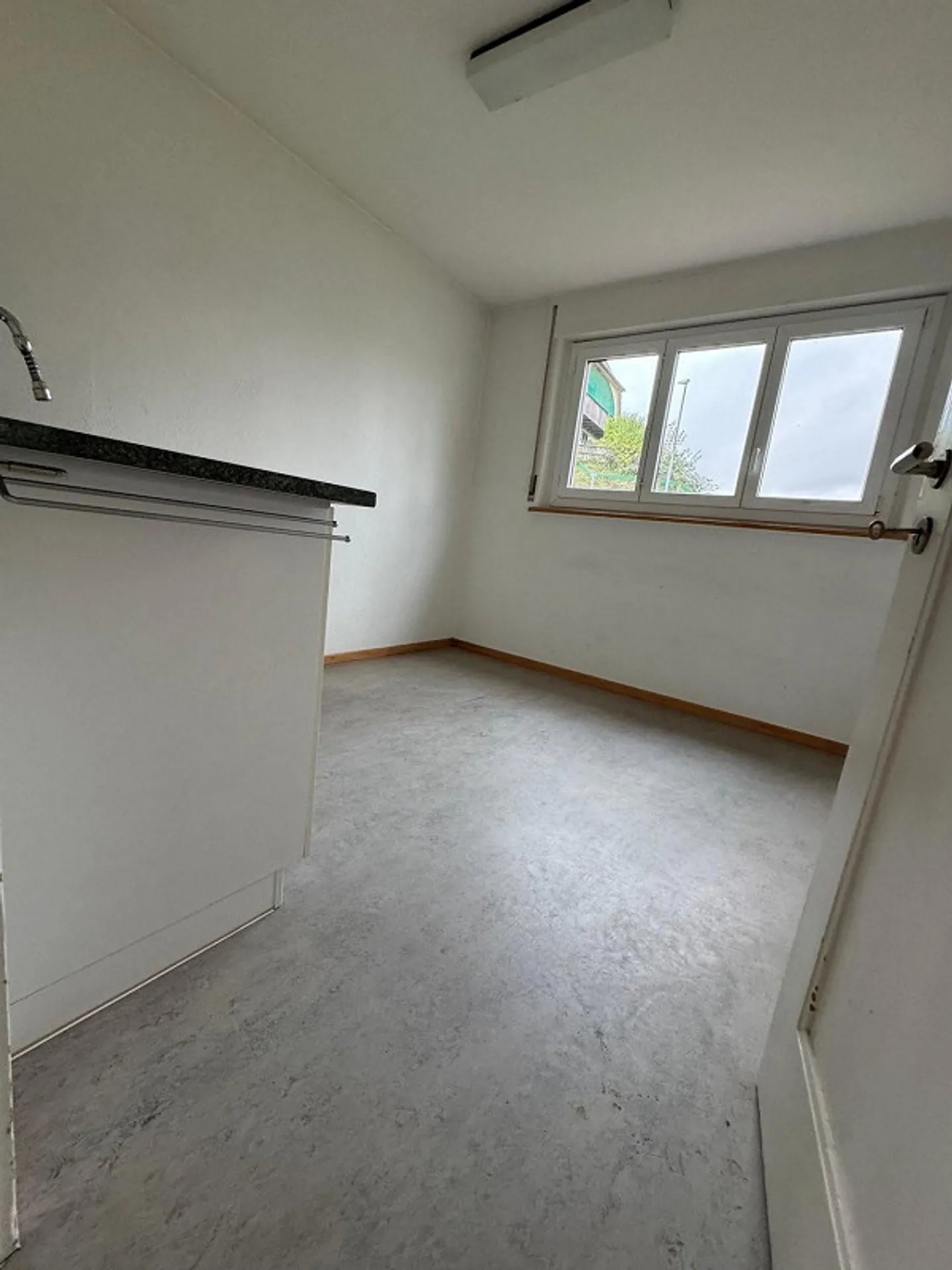 Office space for rent - Photo 4 of 13