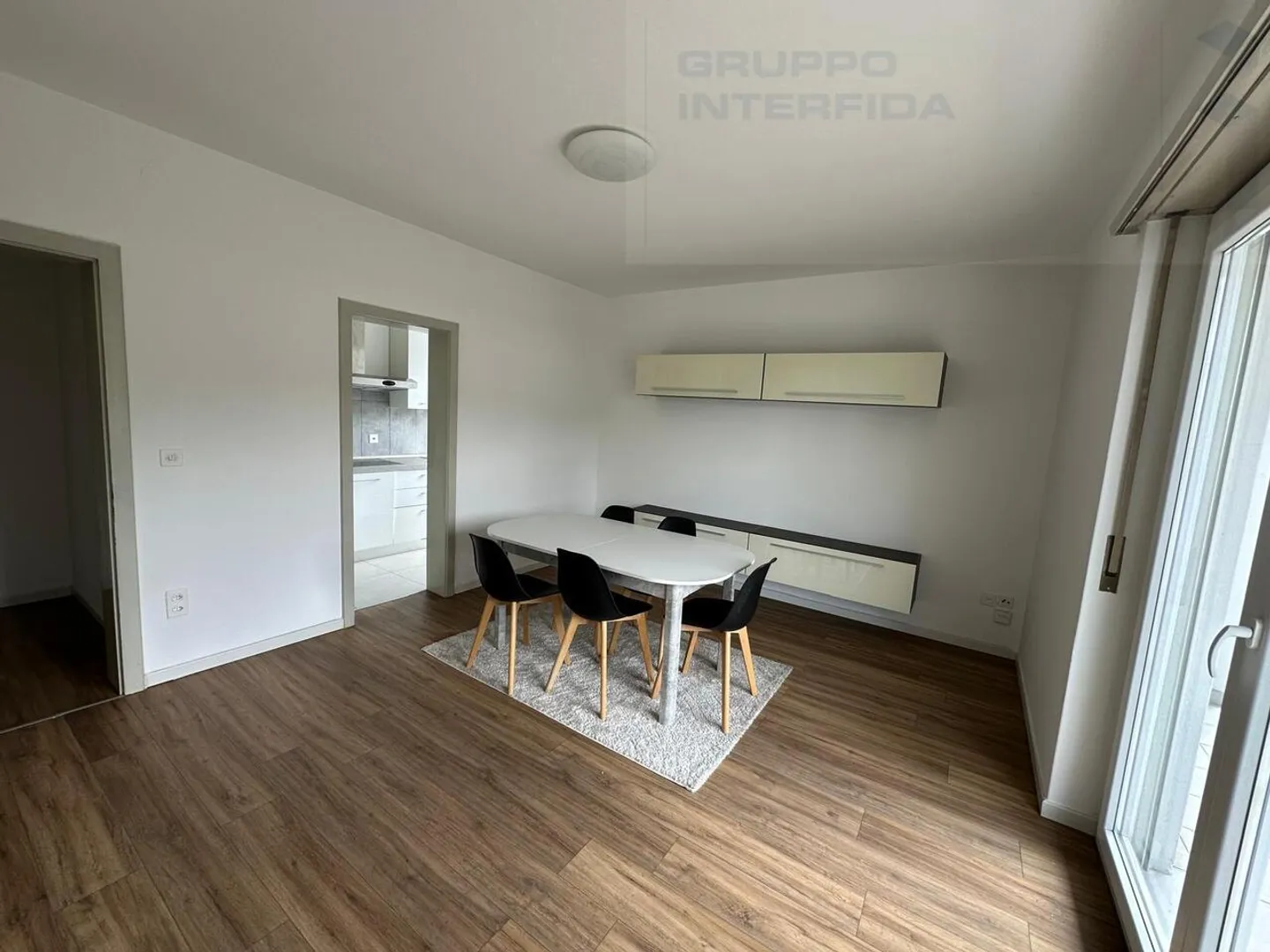 Appartamento spazioso con balcone - Foto 1 di 9