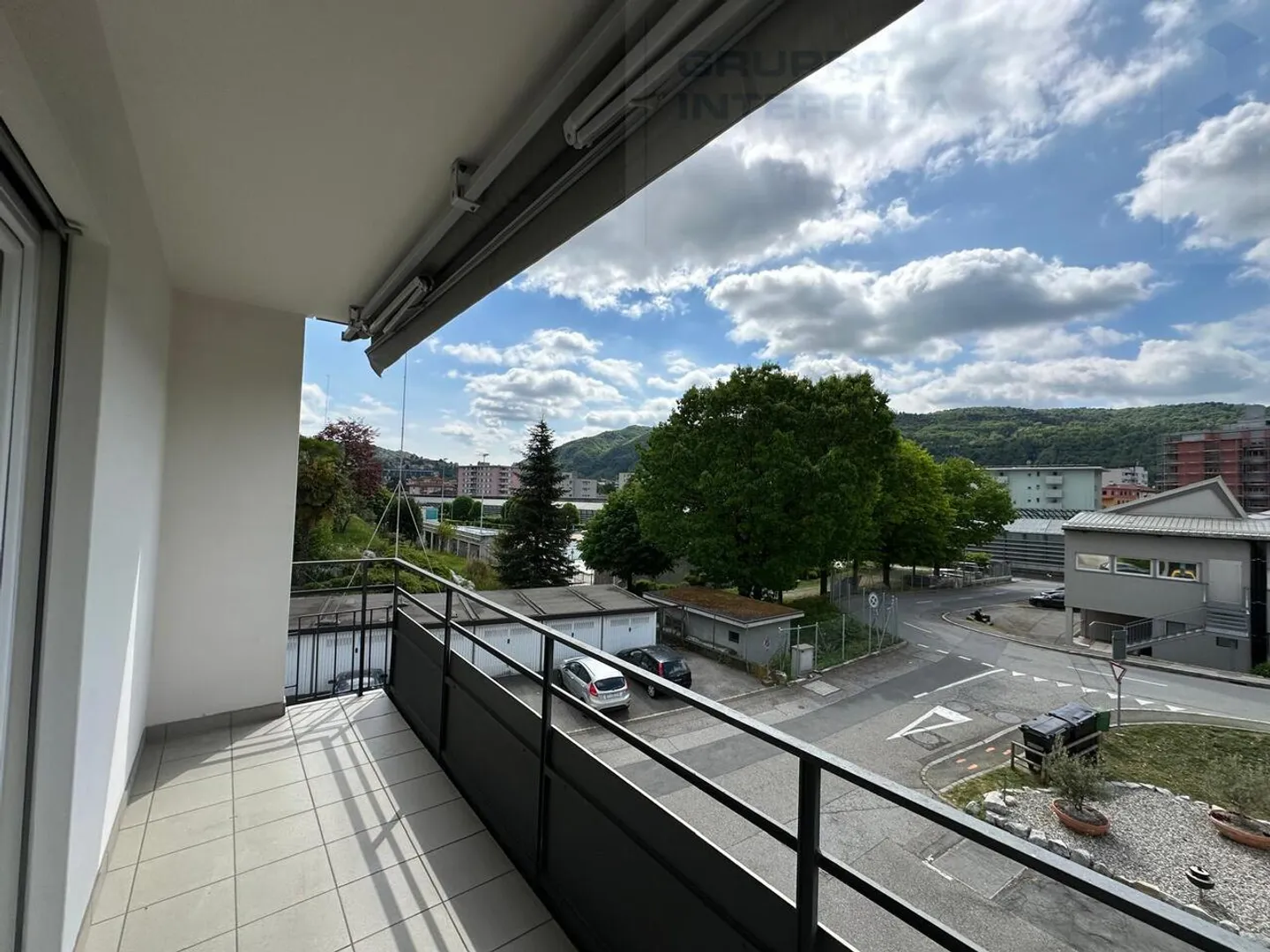 Appartamento spazioso con balcone - Foto 4 di 9