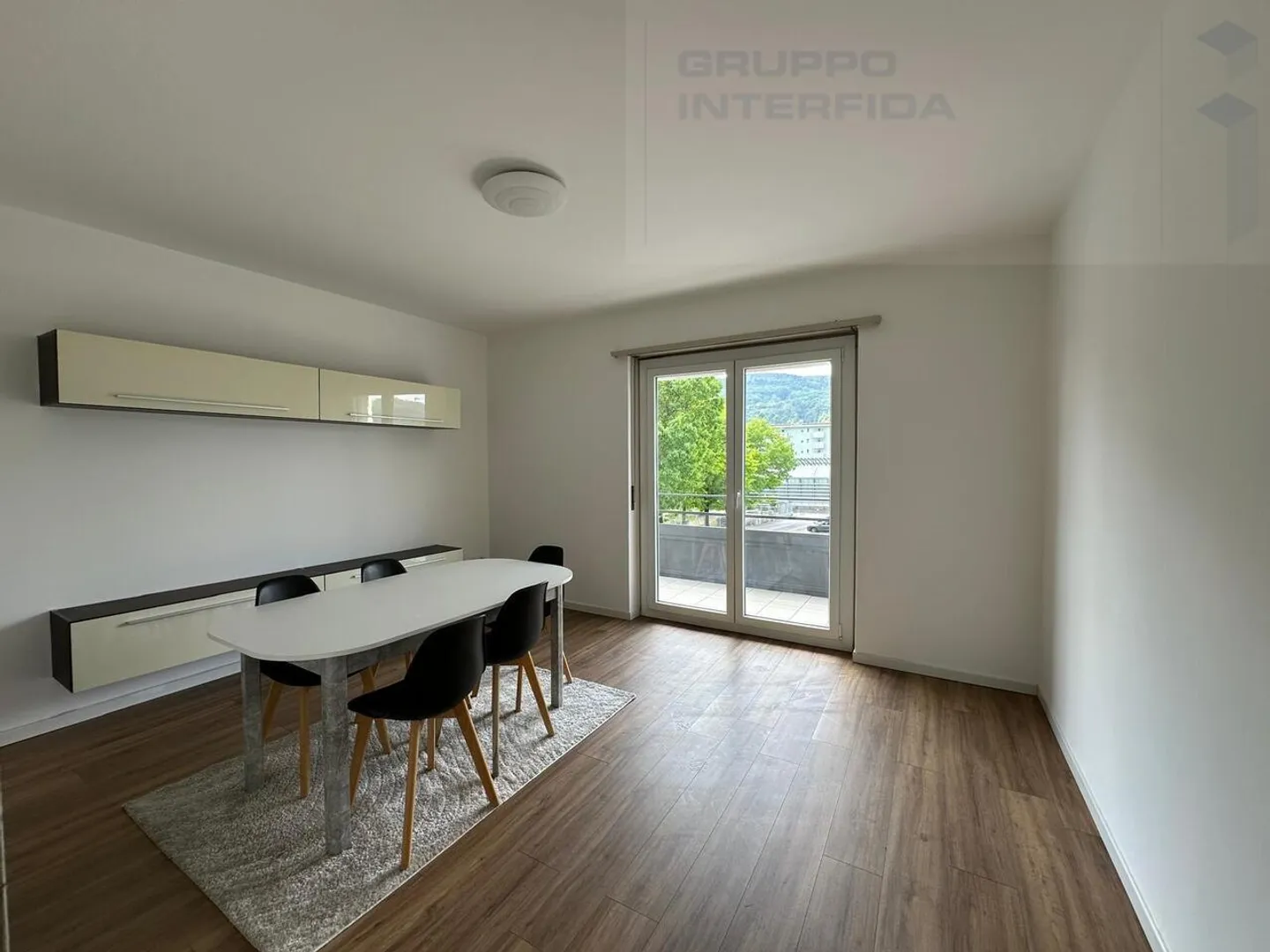 Appartamento spazioso con balcone - Foto 5 di 9