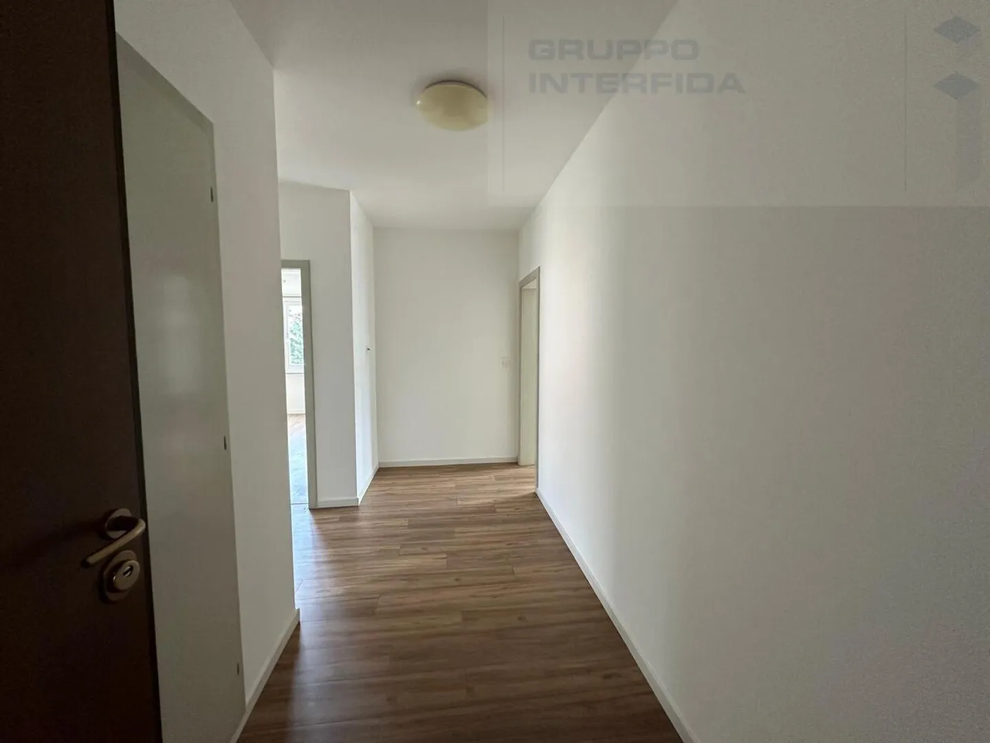 Appartamento spazioso con balcone - Foto 6 di 9