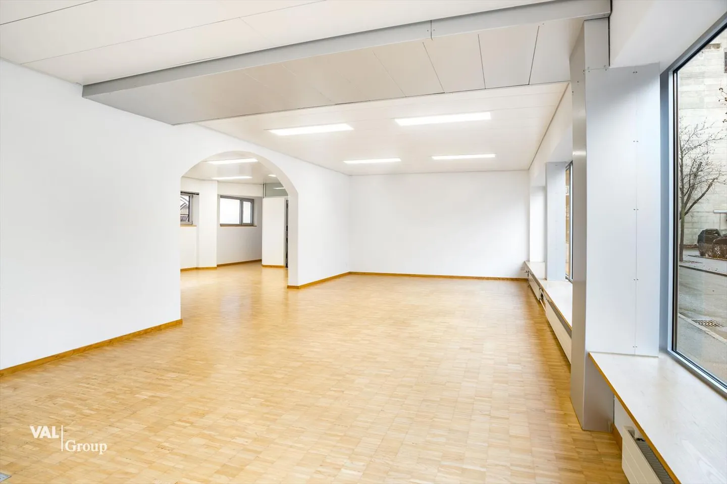 Attractive Sales Area in the Heart of Visp - Photo 3 of 11