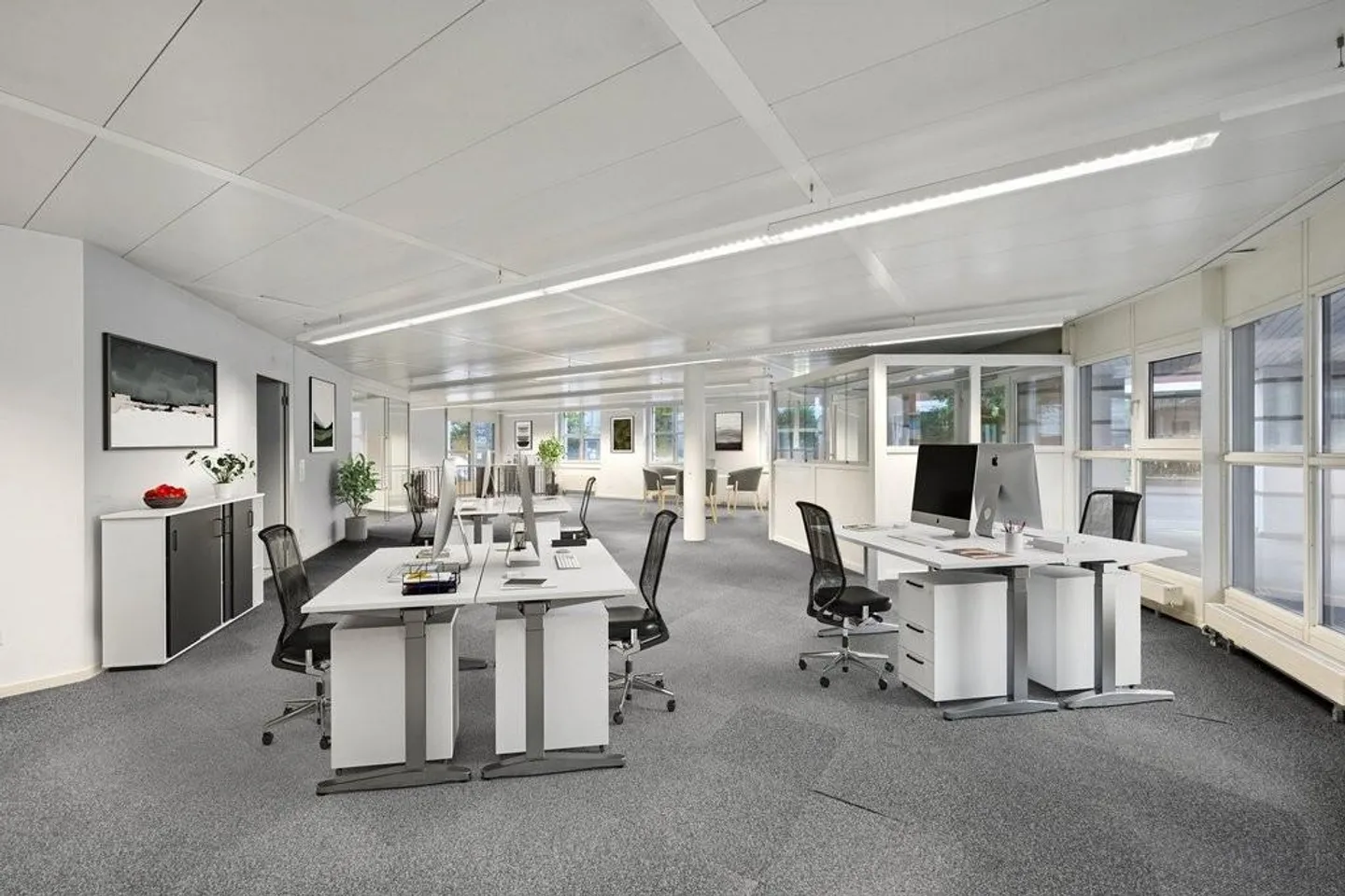 Attractive ground floor space for office or commercial use in prime location - Photo 2 of 12