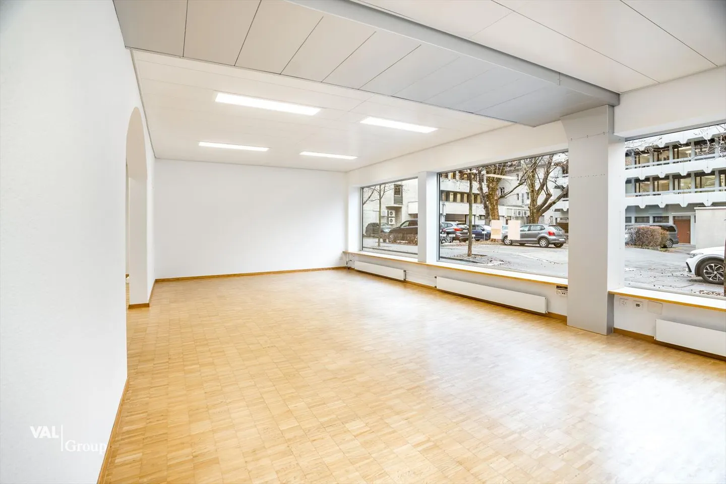 Attractive Sales Area in the Heart of Visp - Photo 4 of 11