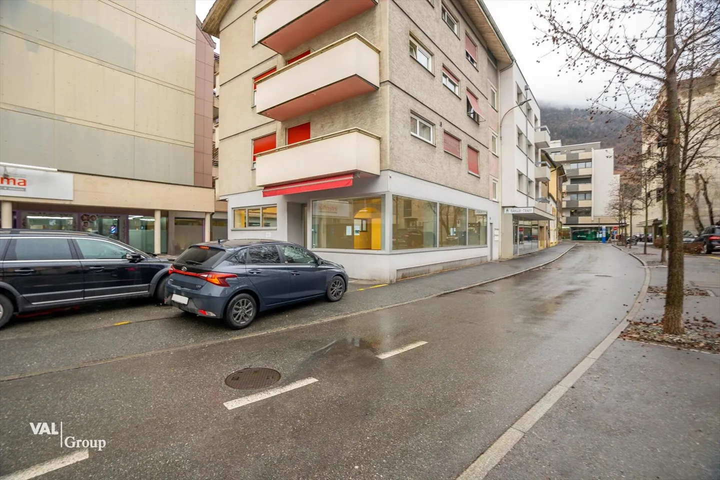 Attractive Sales Area in the Heart of Visp - Photo 8 of 11