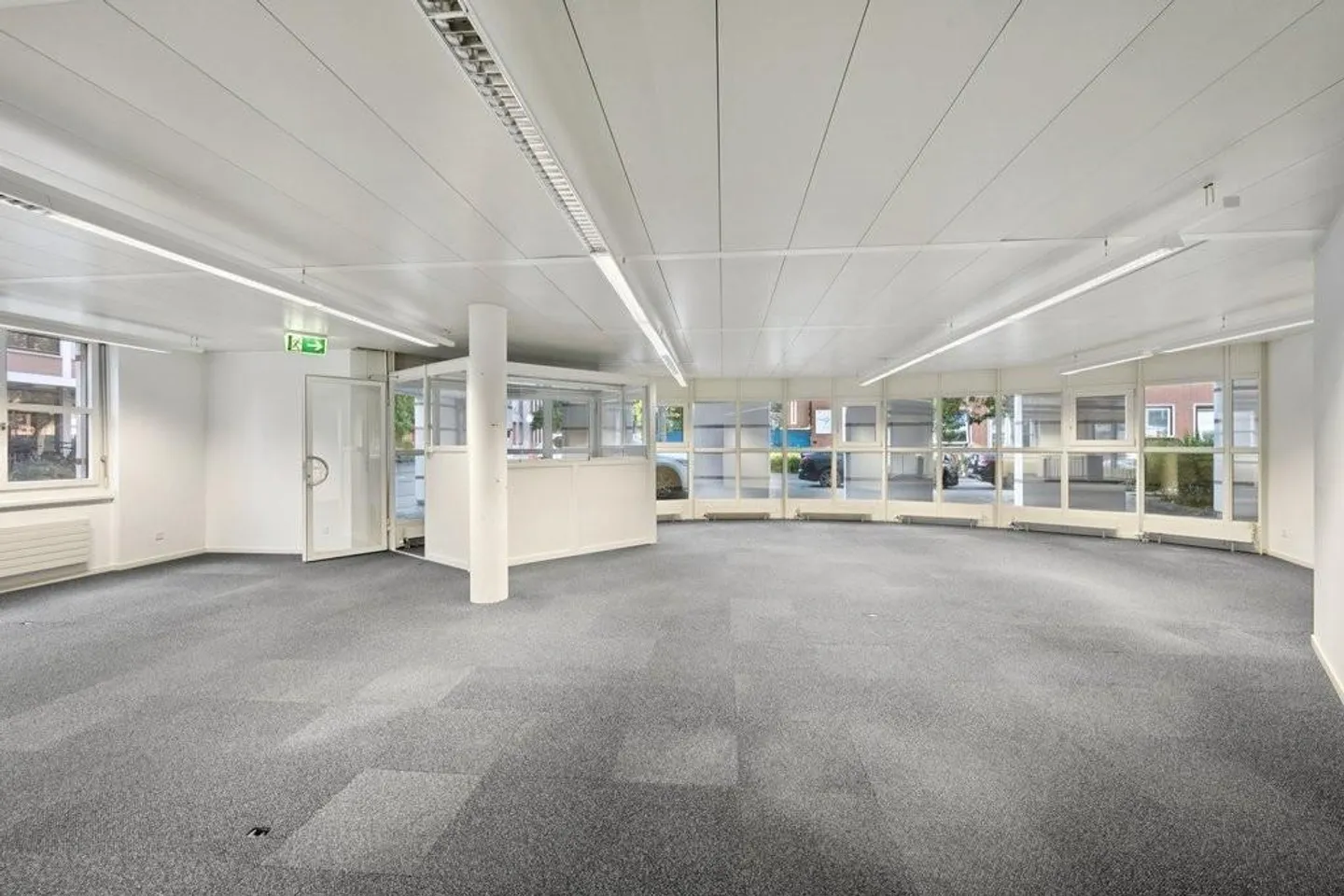 Attractive ground floor space for office or commercial use in prime location - Photo 5 of 12