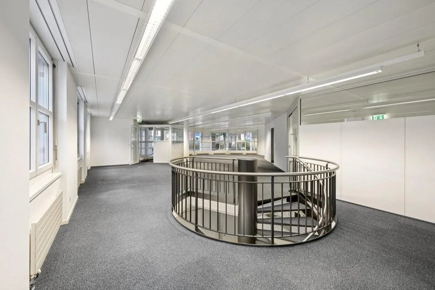 Attractive ground floor space for office or commercial use in prime location - Photo 8 of 12