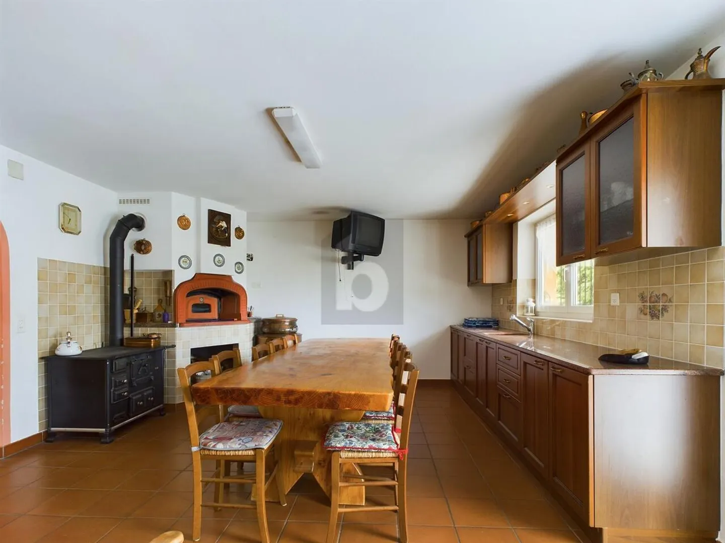 Spazioso e soleggiato, con giardino - Foto 3 di 6